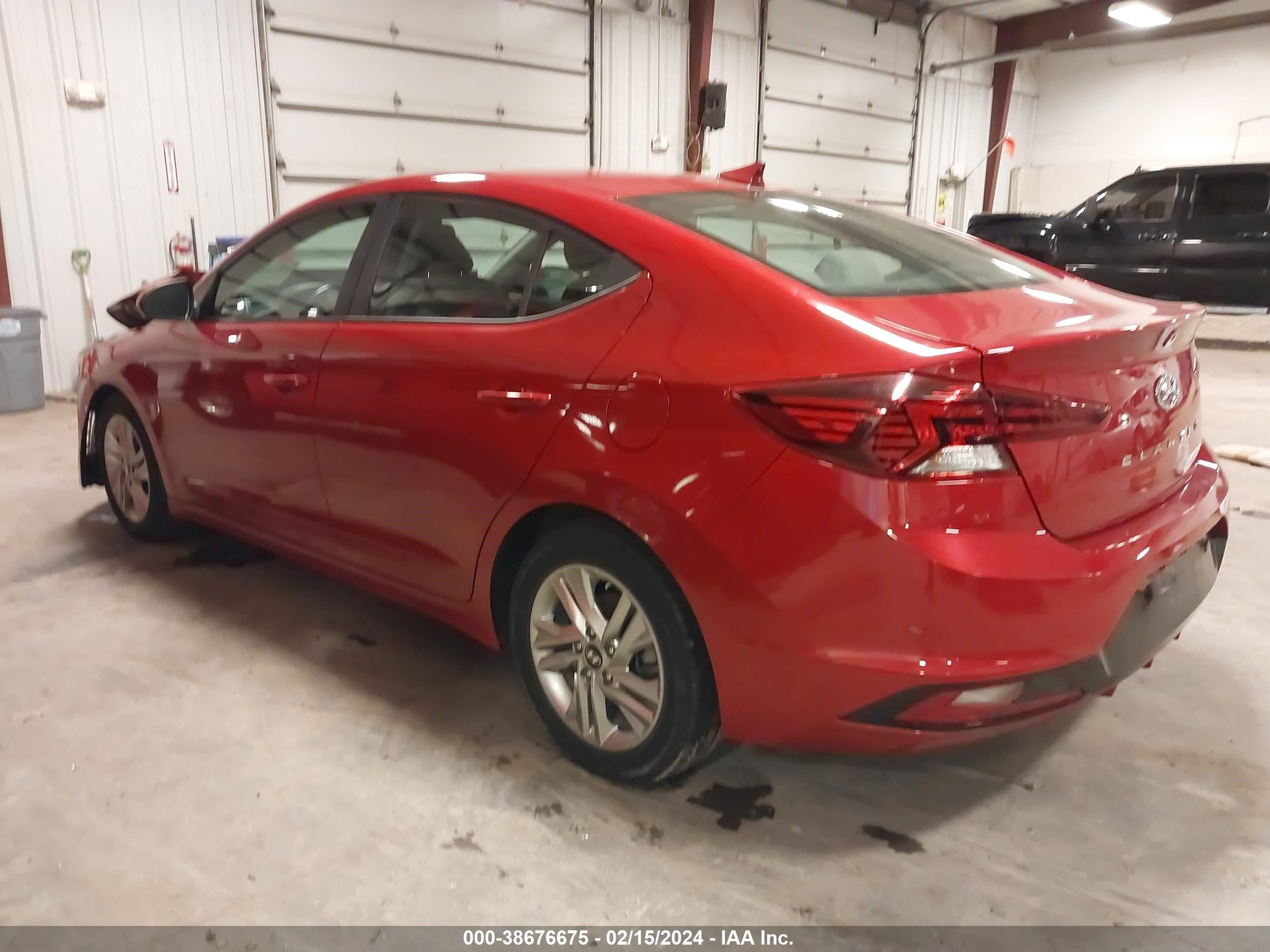 Photo 2 VIN: KMHD84LF0KU781935 - HYUNDAI ELANTRA 