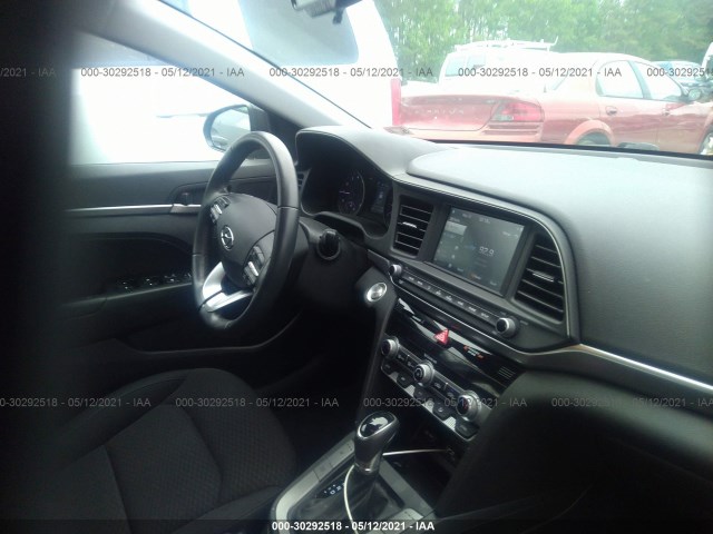 Photo 4 VIN: KMHD84LF0KU845133 - HYUNDAI ELANTRA 