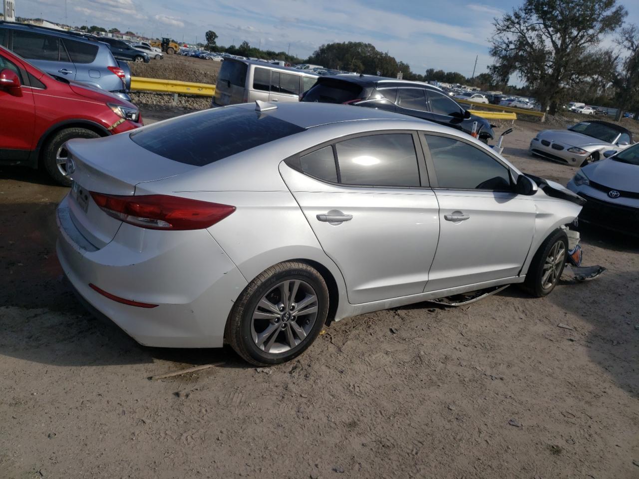 Photo 2 VIN: KMHD84LF1HU067997 - HYUNDAI ELANTRA 