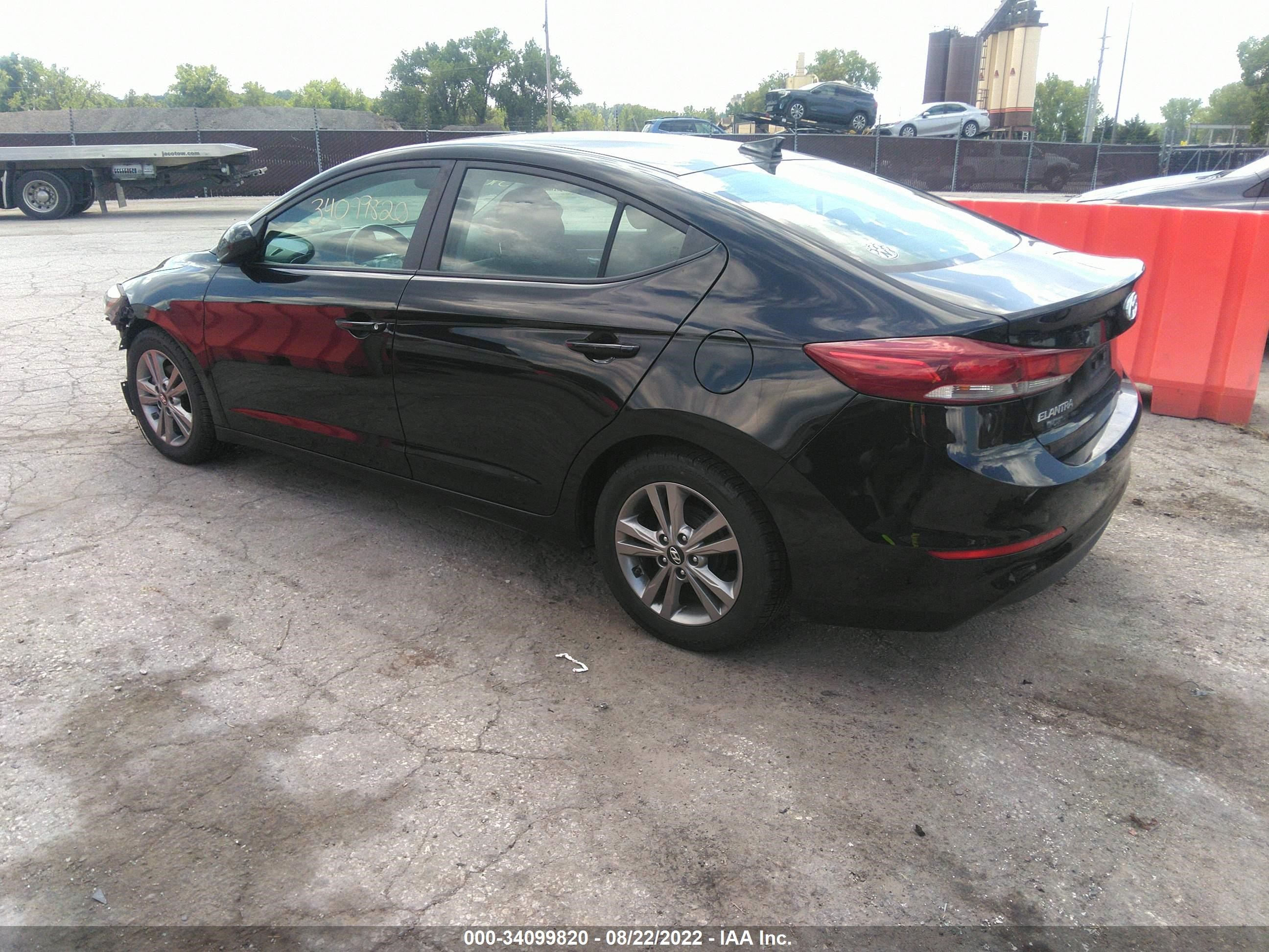 Photo 2 VIN: KMHD84LF1HU359004 - HYUNDAI ELANTRA 