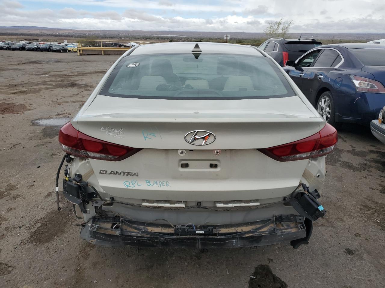 Photo 5 VIN: KMHD84LF1HU379298 - HYUNDAI ELANTRA 