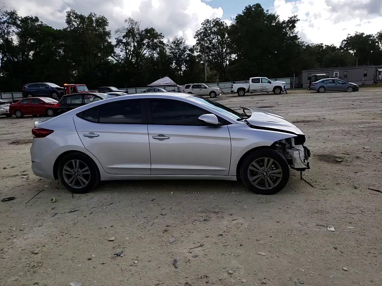 Photo 10 VIN: KMHD84LF1HU381262 - HYUNDAI ELANTRA SE 