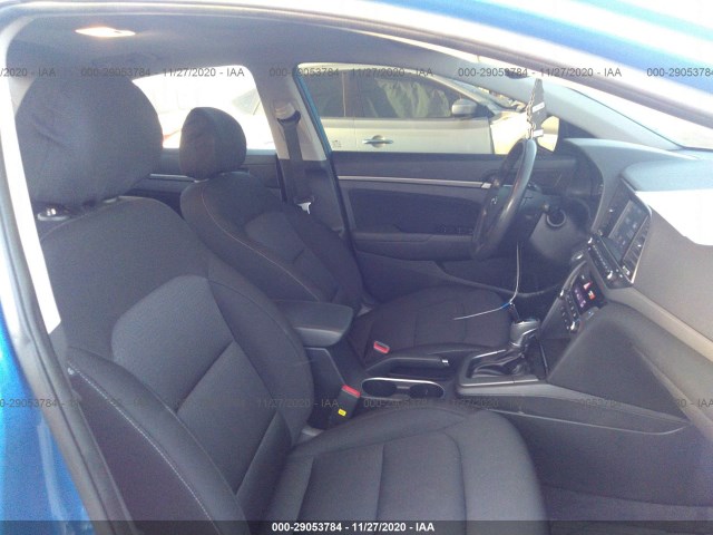 Photo 4 VIN: KMHD84LF1HU410811 - HYUNDAI ELANTRA 