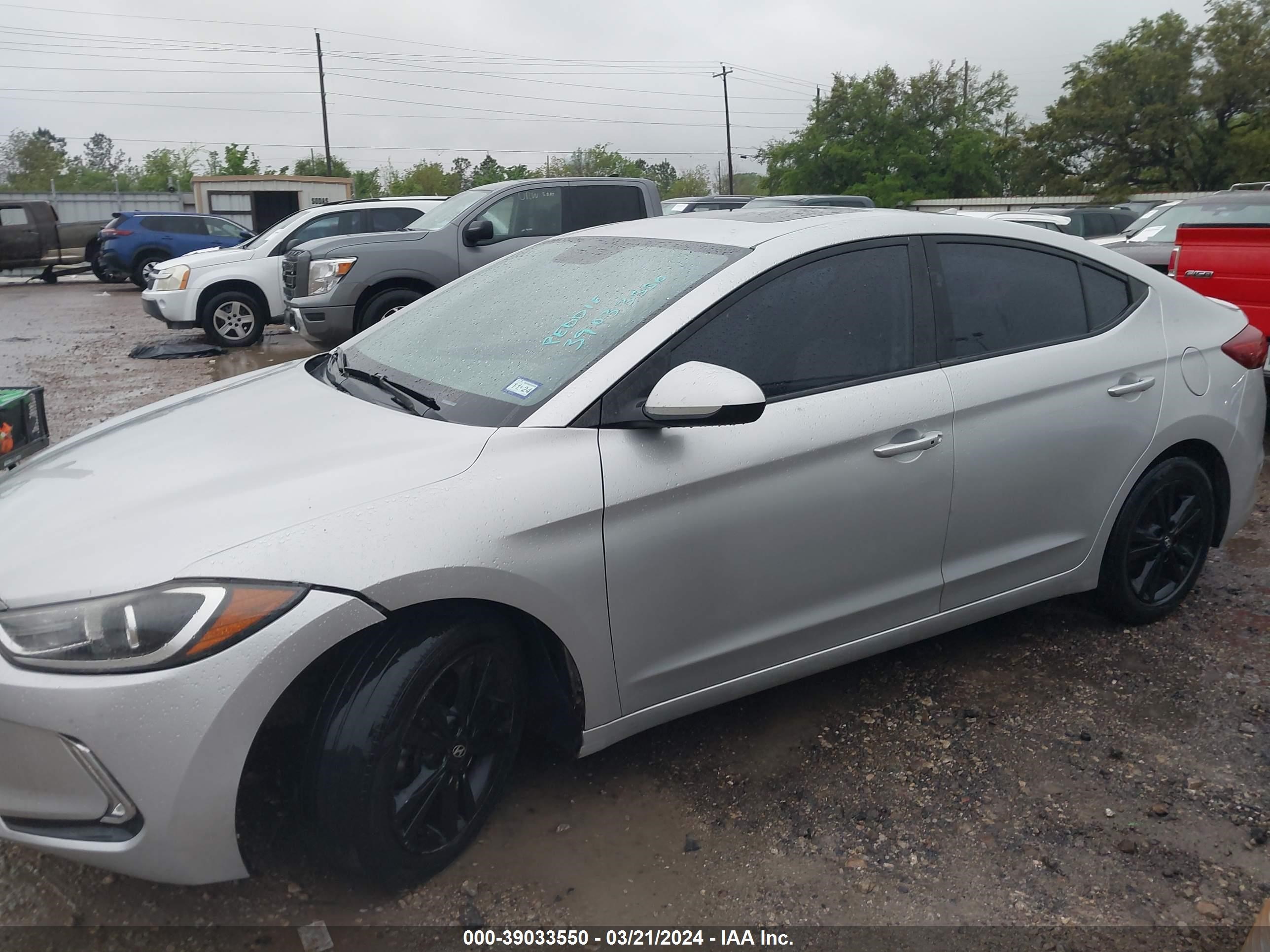 Photo 13 VIN: KMHD84LF1JU520392 - HYUNDAI ELANTRA 