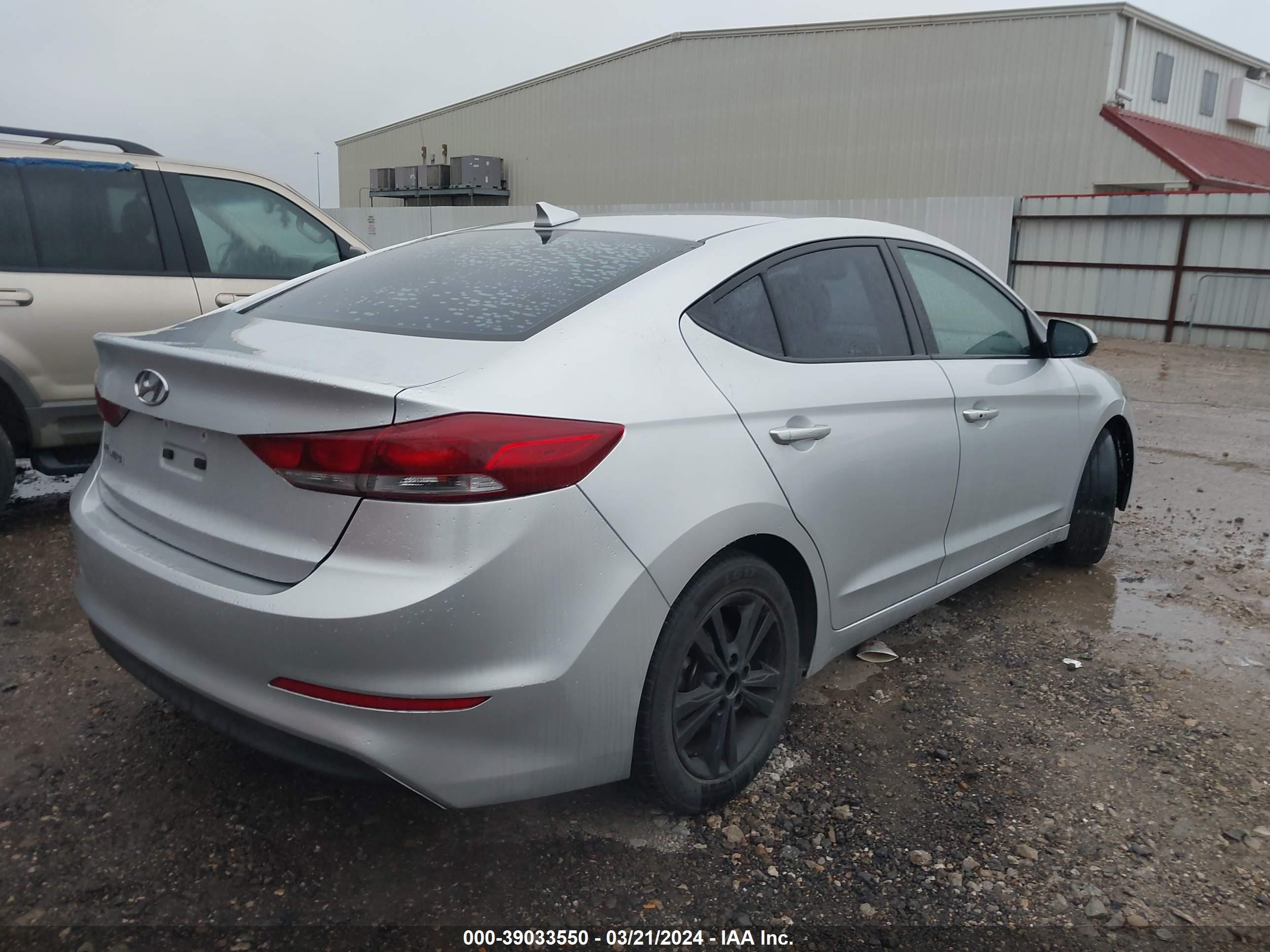 Photo 3 VIN: KMHD84LF1JU520392 - HYUNDAI ELANTRA 