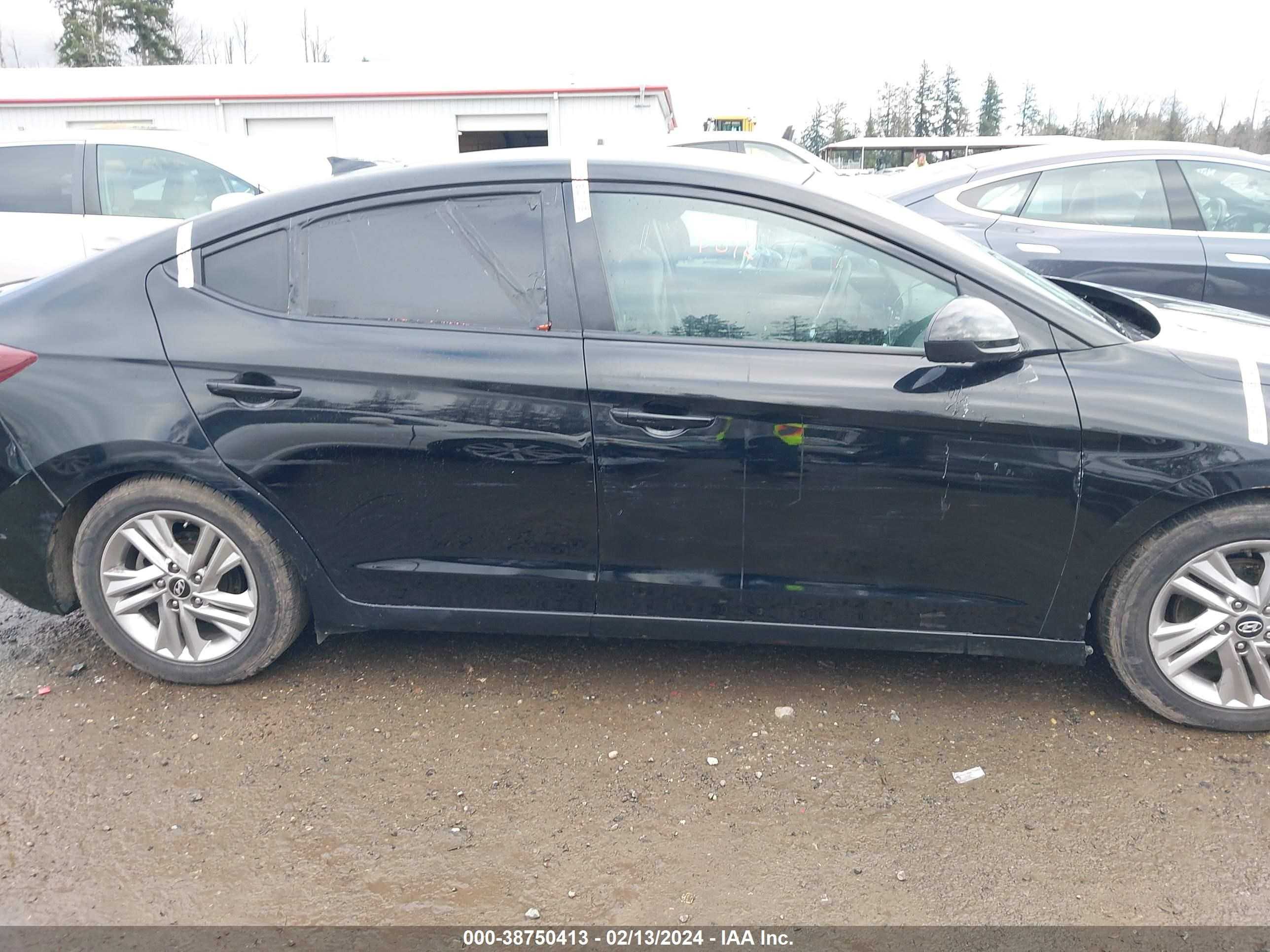 Photo 12 VIN: KMHD84LF1KU741864 - HYUNDAI ELANTRA 