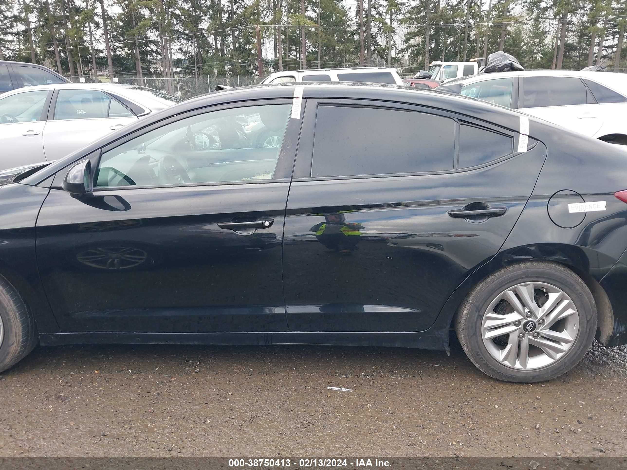 Photo 13 VIN: KMHD84LF1KU741864 - HYUNDAI ELANTRA 