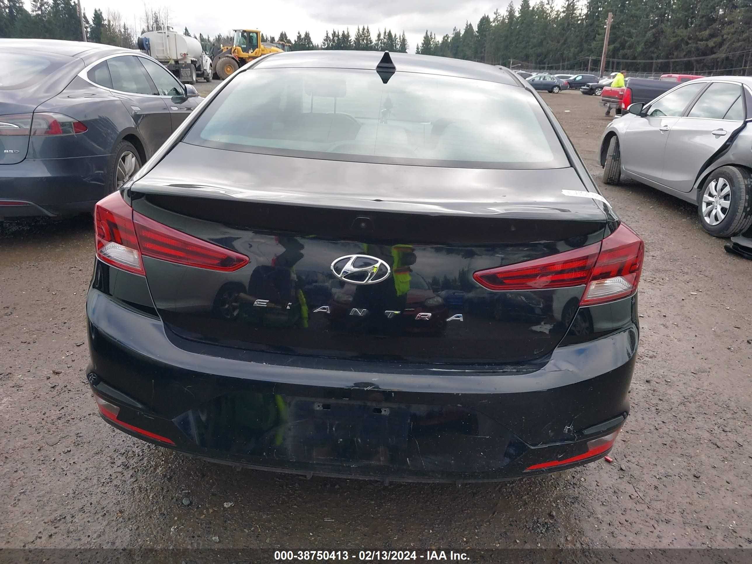 Photo 15 VIN: KMHD84LF1KU741864 - HYUNDAI ELANTRA 