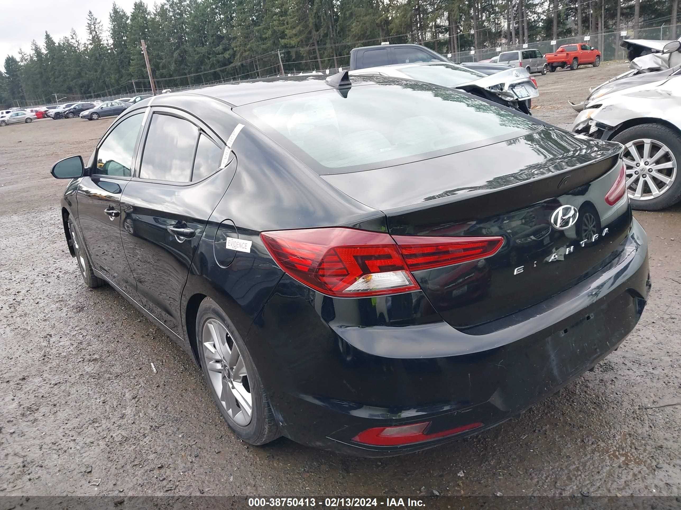 Photo 2 VIN: KMHD84LF1KU741864 - HYUNDAI ELANTRA 