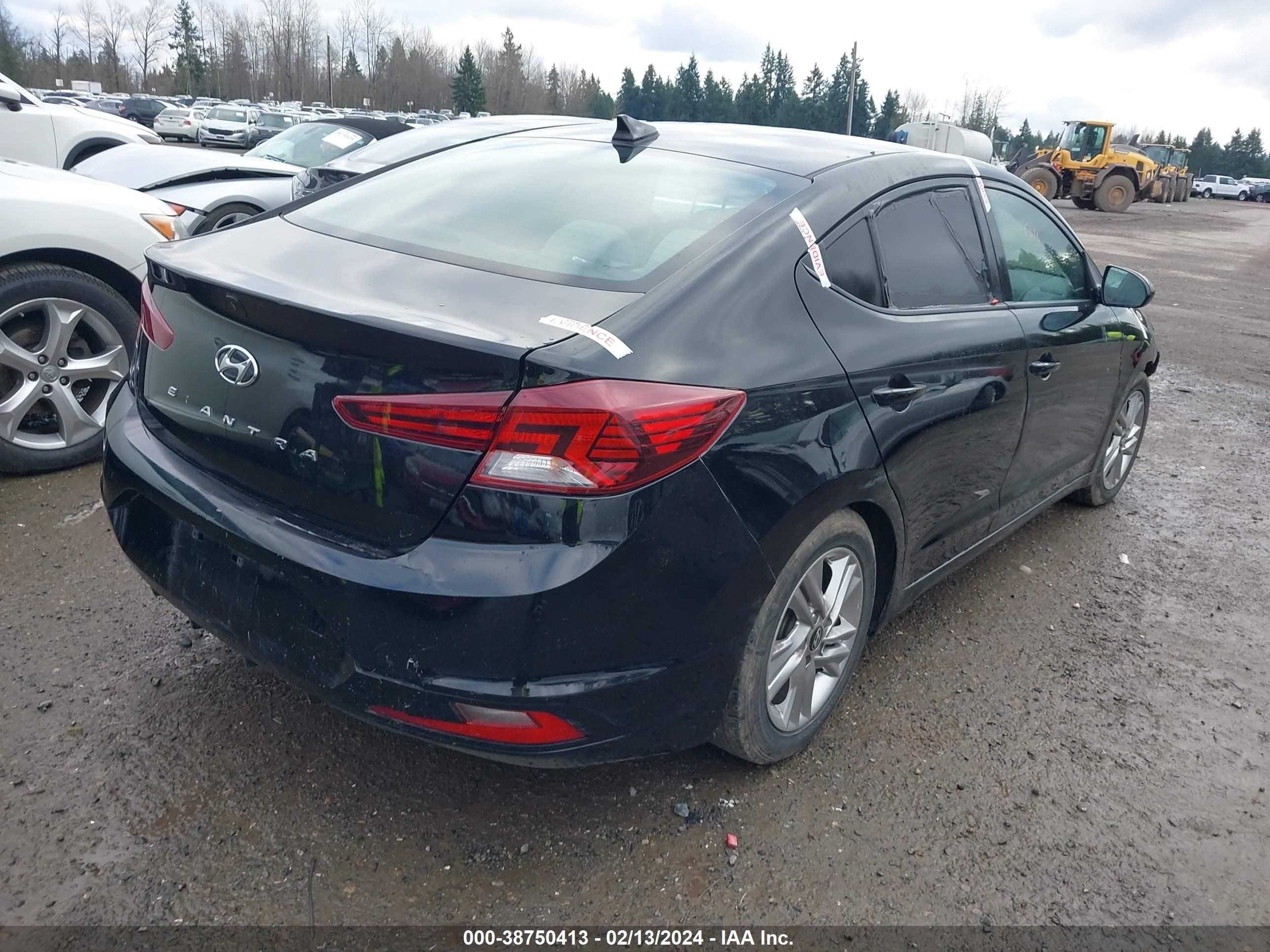 Photo 3 VIN: KMHD84LF1KU741864 - HYUNDAI ELANTRA 