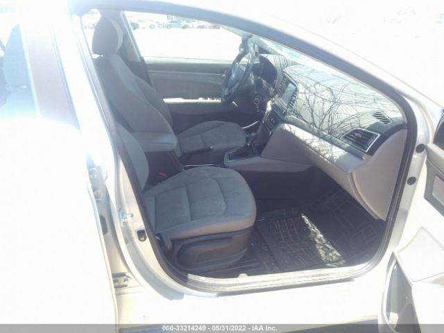 Photo 4 VIN: KMHD84LF2HU074201 - HYUNDAI ELANTRA 