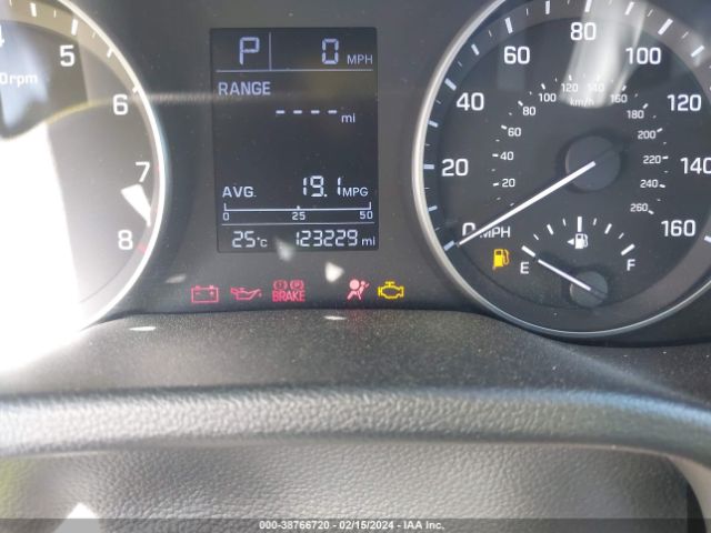 Photo 6 VIN: KMHD84LF2HU224825 - HYUNDAI ELANTRA 