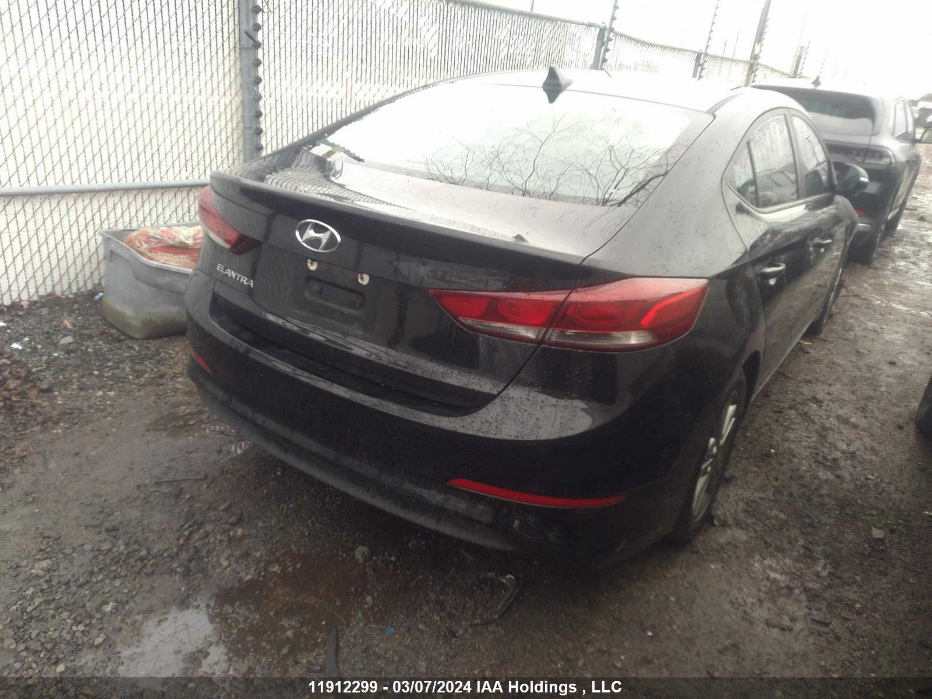 Photo 3 VIN: KMHD84LF2JU569777 - HYUNDAI ELANTRA 