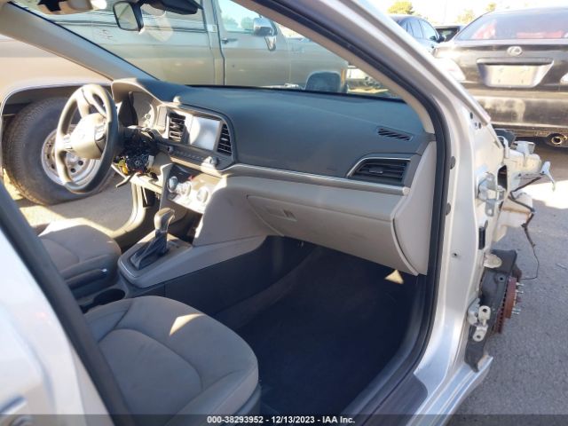 Photo 4 VIN: KMHD84LF2KU767728 - HYUNDAI ELANTRA 