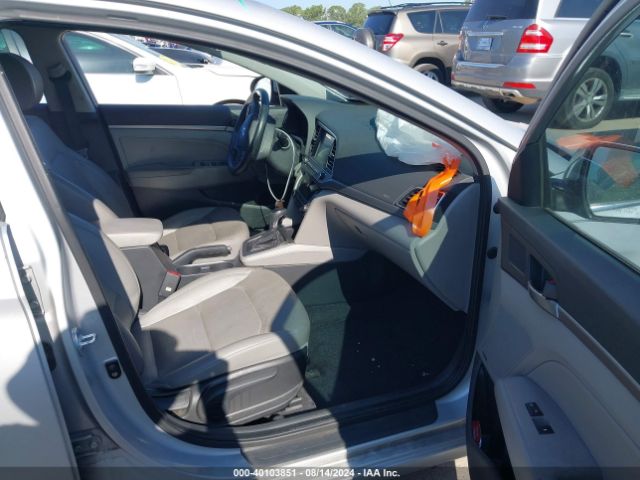 Photo 4 VIN: KMHD84LF3HU127584 - HYUNDAI ELANTRA 