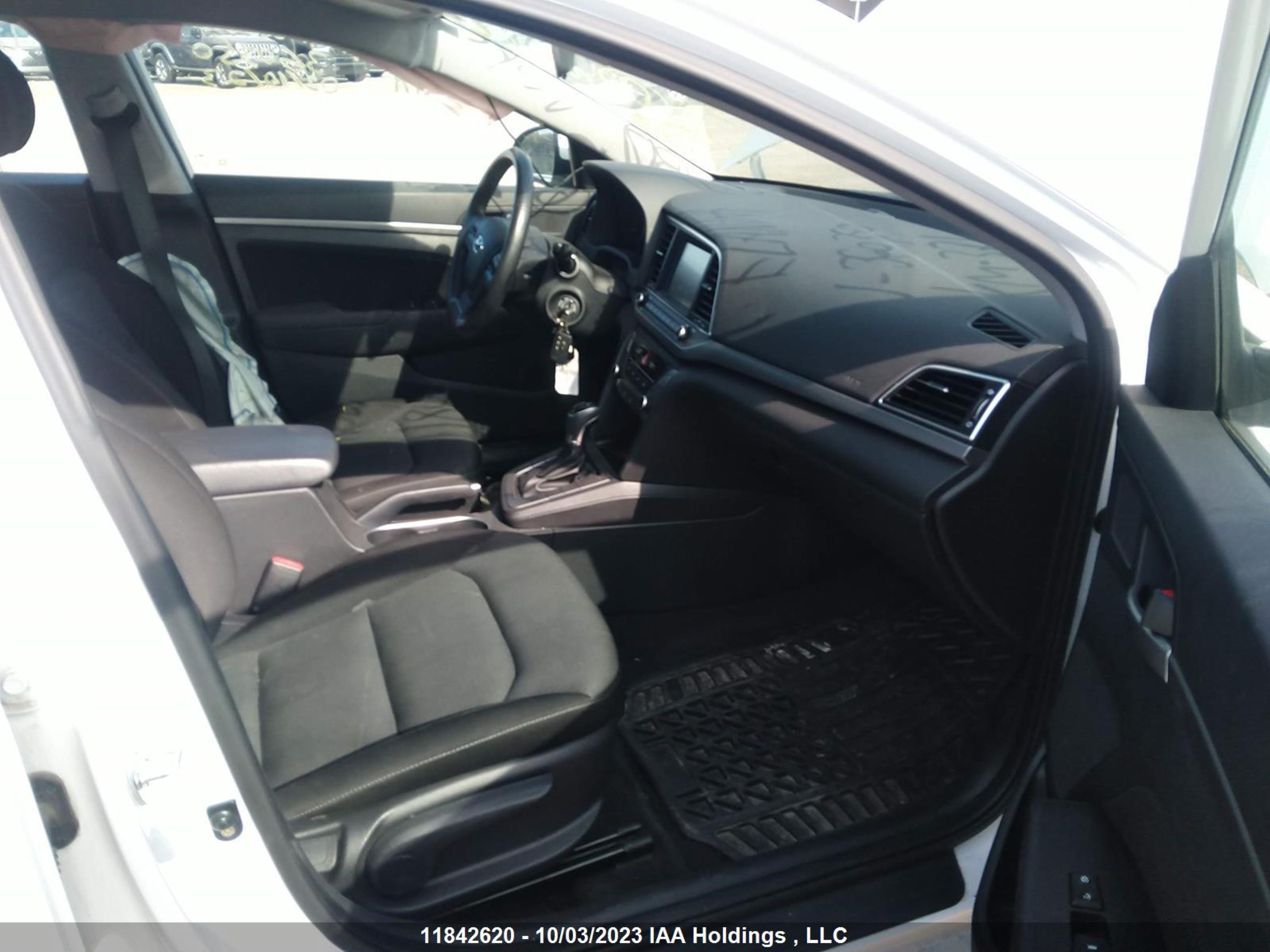 Photo 4 VIN: KMHD84LF3HU360350 - HYUNDAI ELANTRA 