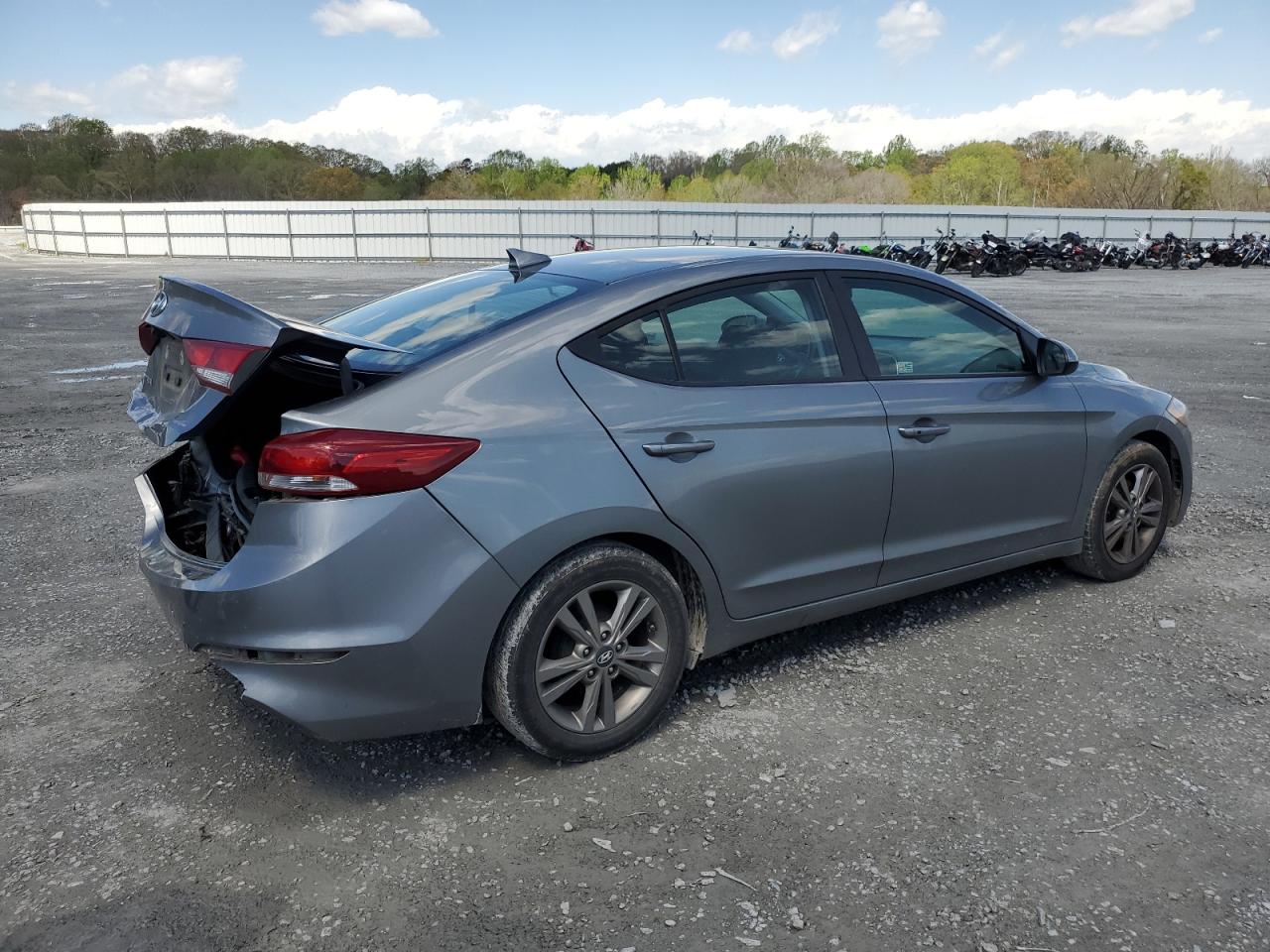 Photo 2 VIN: KMHD84LF3HU386043 - HYUNDAI ELANTRA 