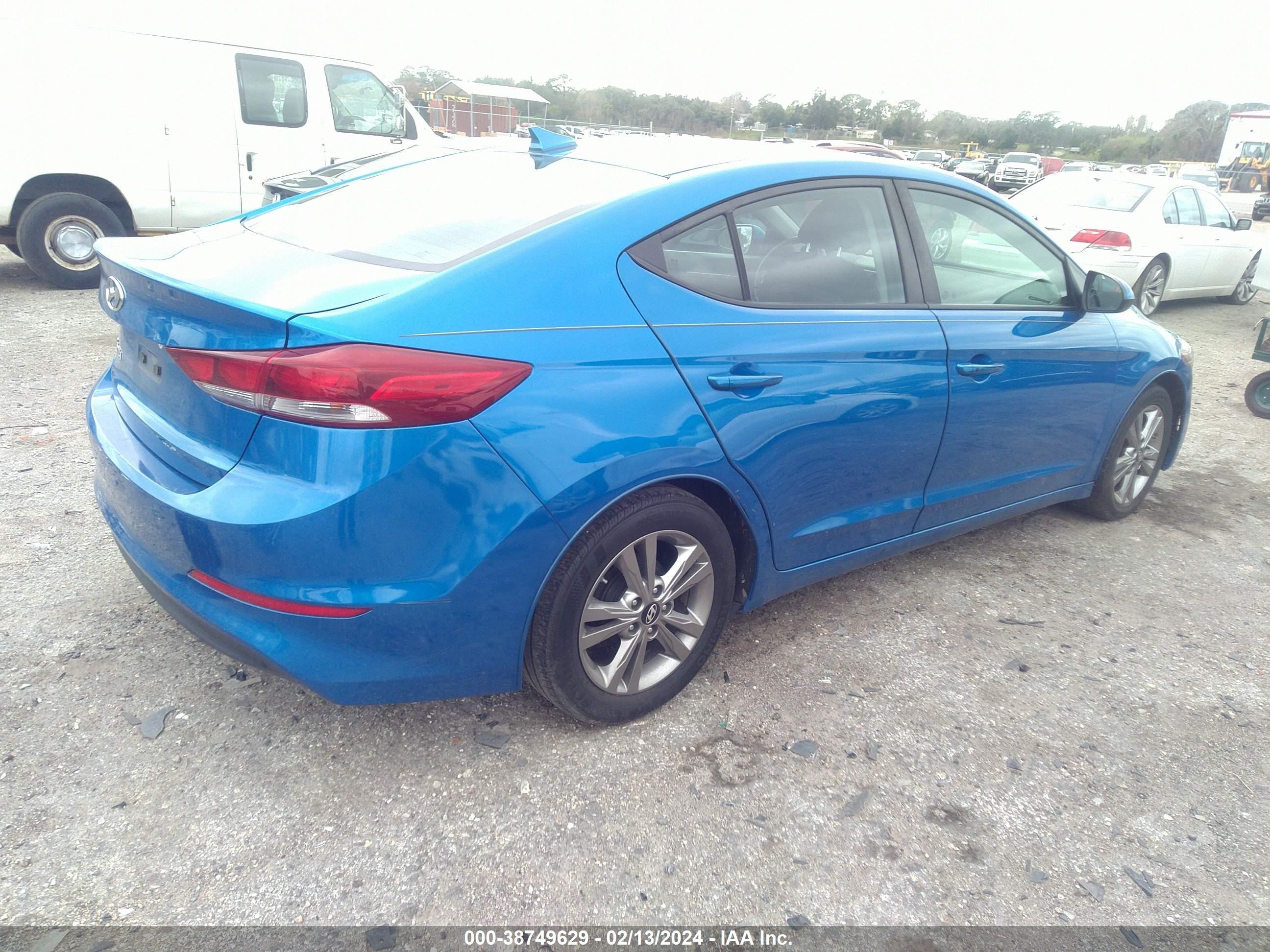 Photo 3 VIN: KMHD84LF3HU400667 - HYUNDAI ELANTRA 