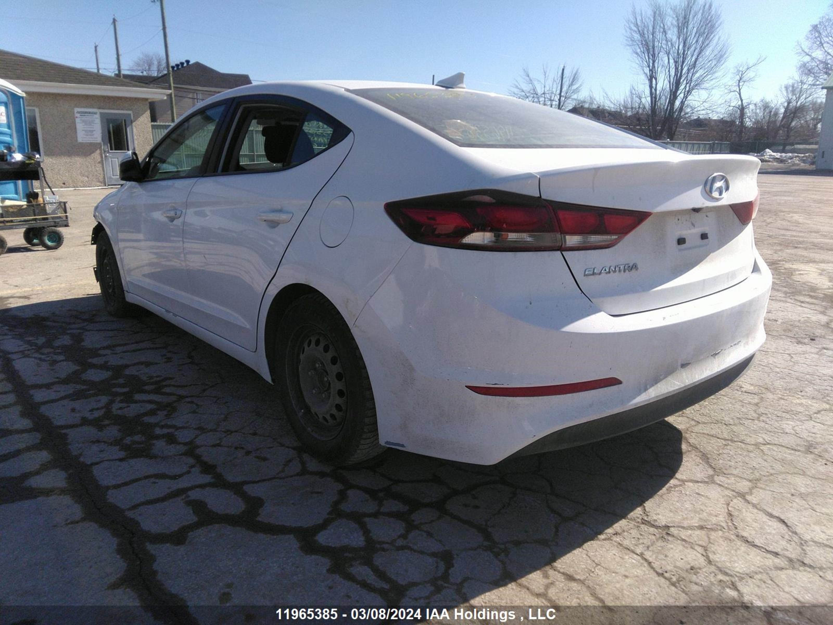 Photo 2 VIN: KMHD84LF3JU615956 - HYUNDAI ELANTRA 