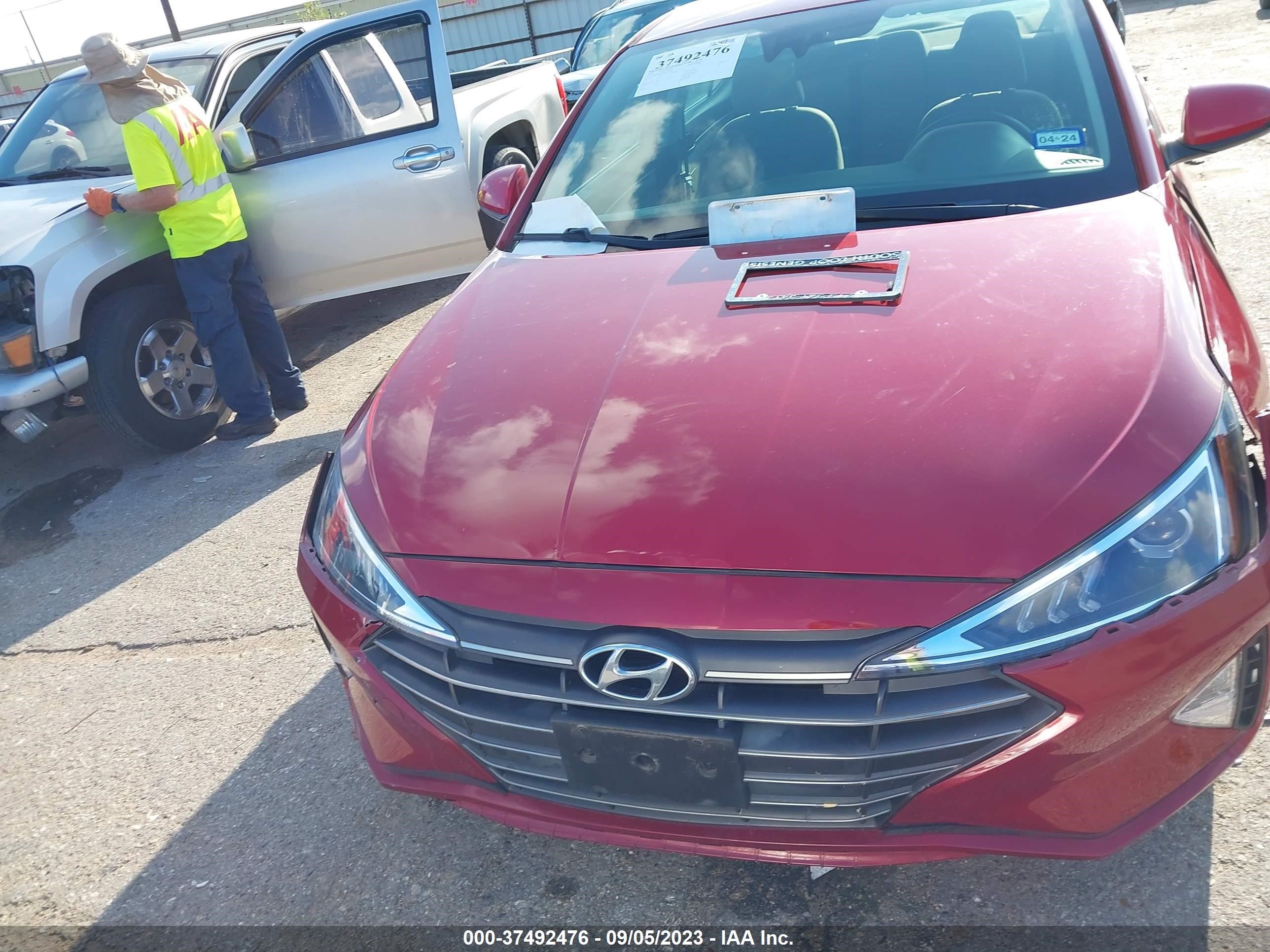 Photo 11 VIN: KMHD84LF3KU737184 - HYUNDAI ELANTRA 