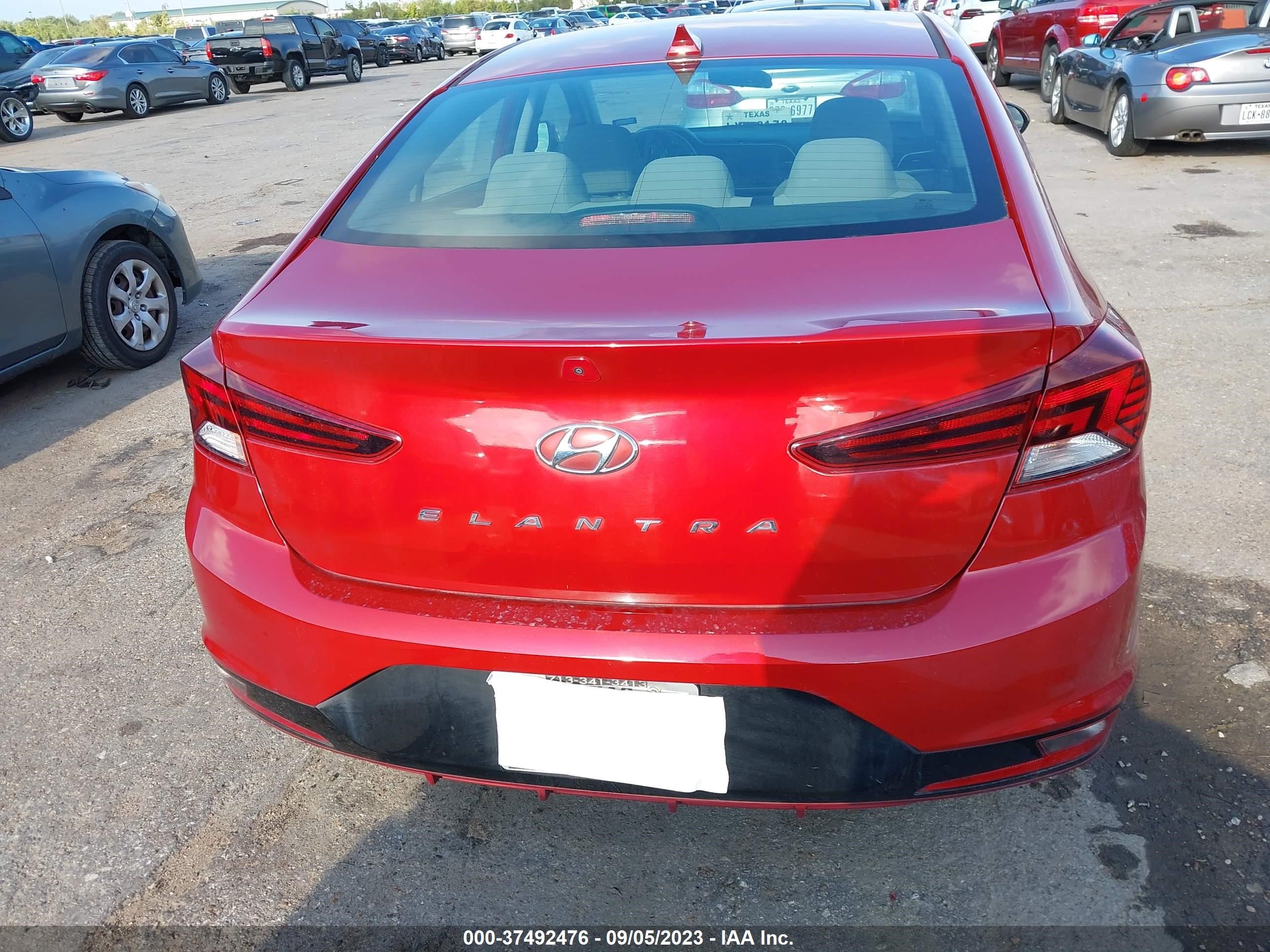 Photo 15 VIN: KMHD84LF3KU737184 - HYUNDAI ELANTRA 