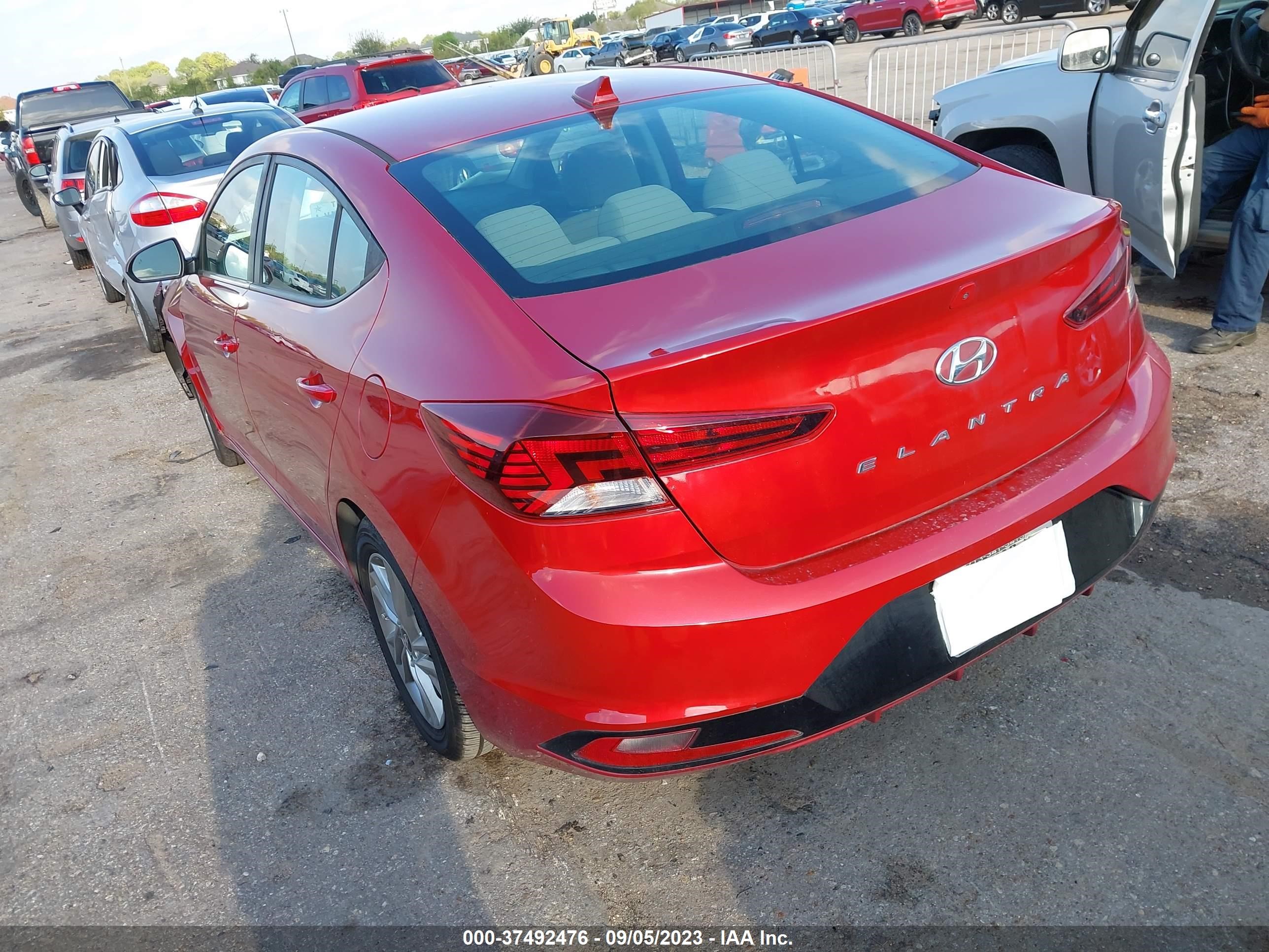 Photo 2 VIN: KMHD84LF3KU737184 - HYUNDAI ELANTRA 