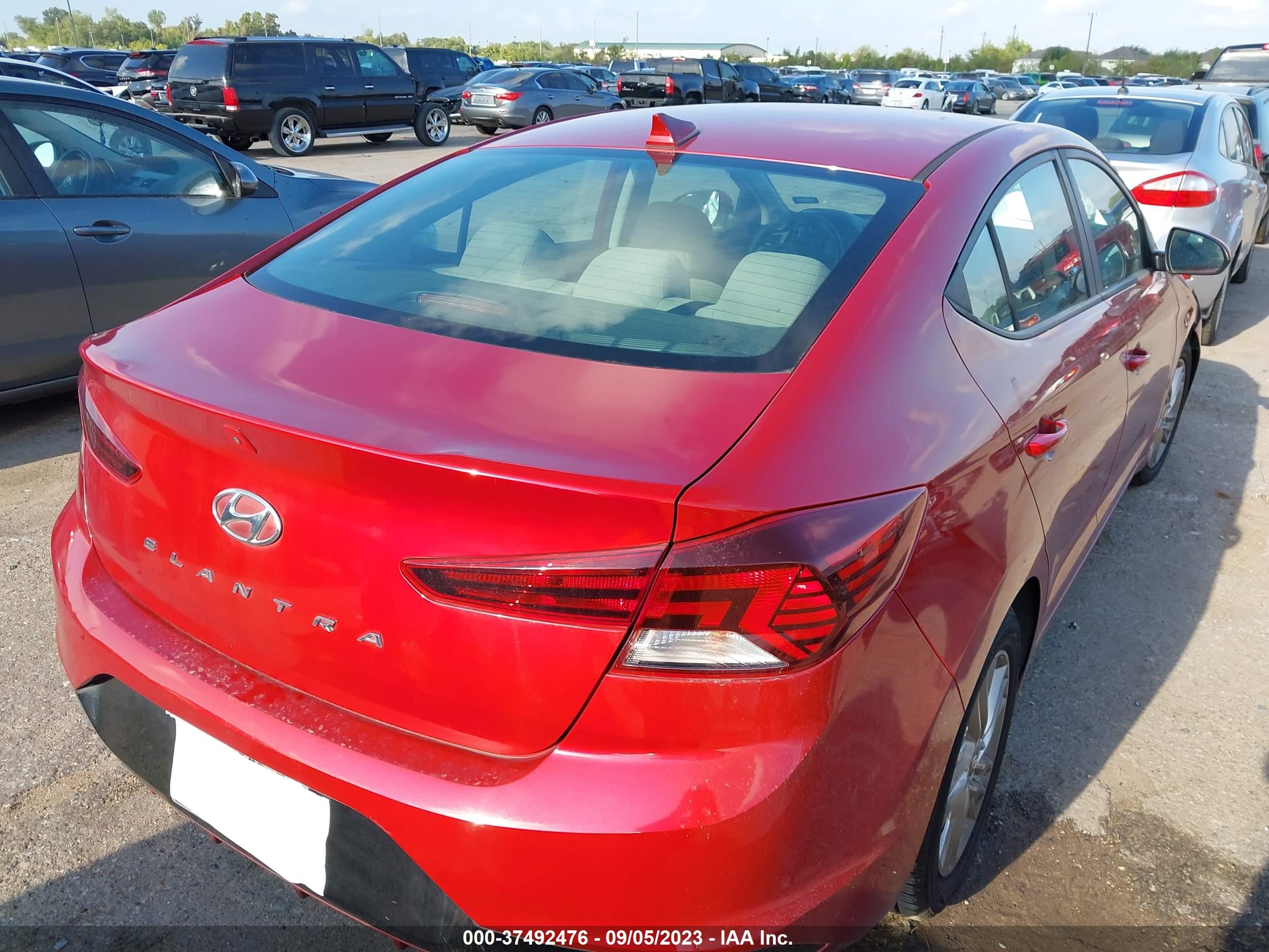 Photo 3 VIN: KMHD84LF3KU737184 - HYUNDAI ELANTRA 