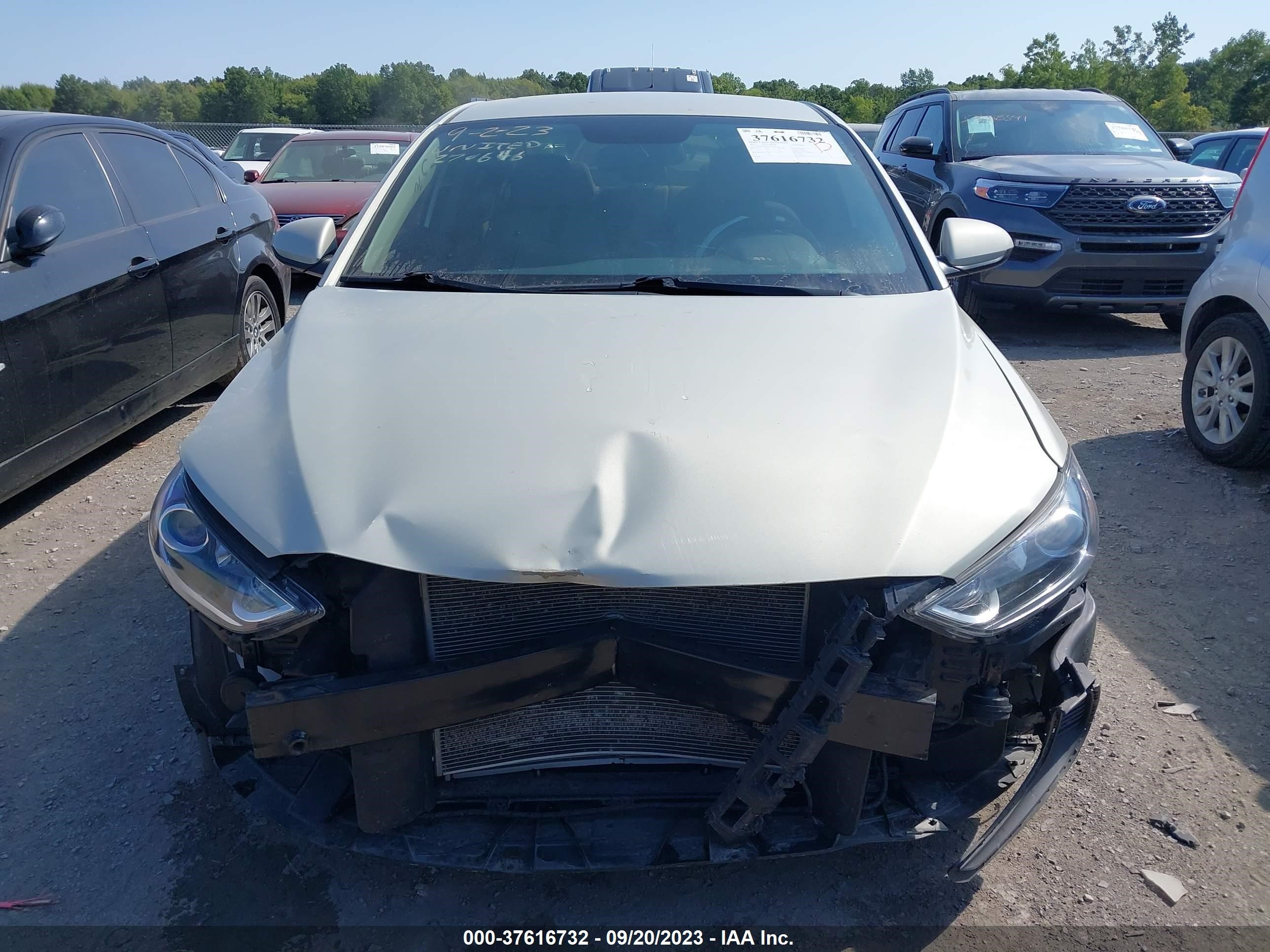 Photo 12 VIN: KMHD84LF4HU074443 - HYUNDAI ELANTRA 