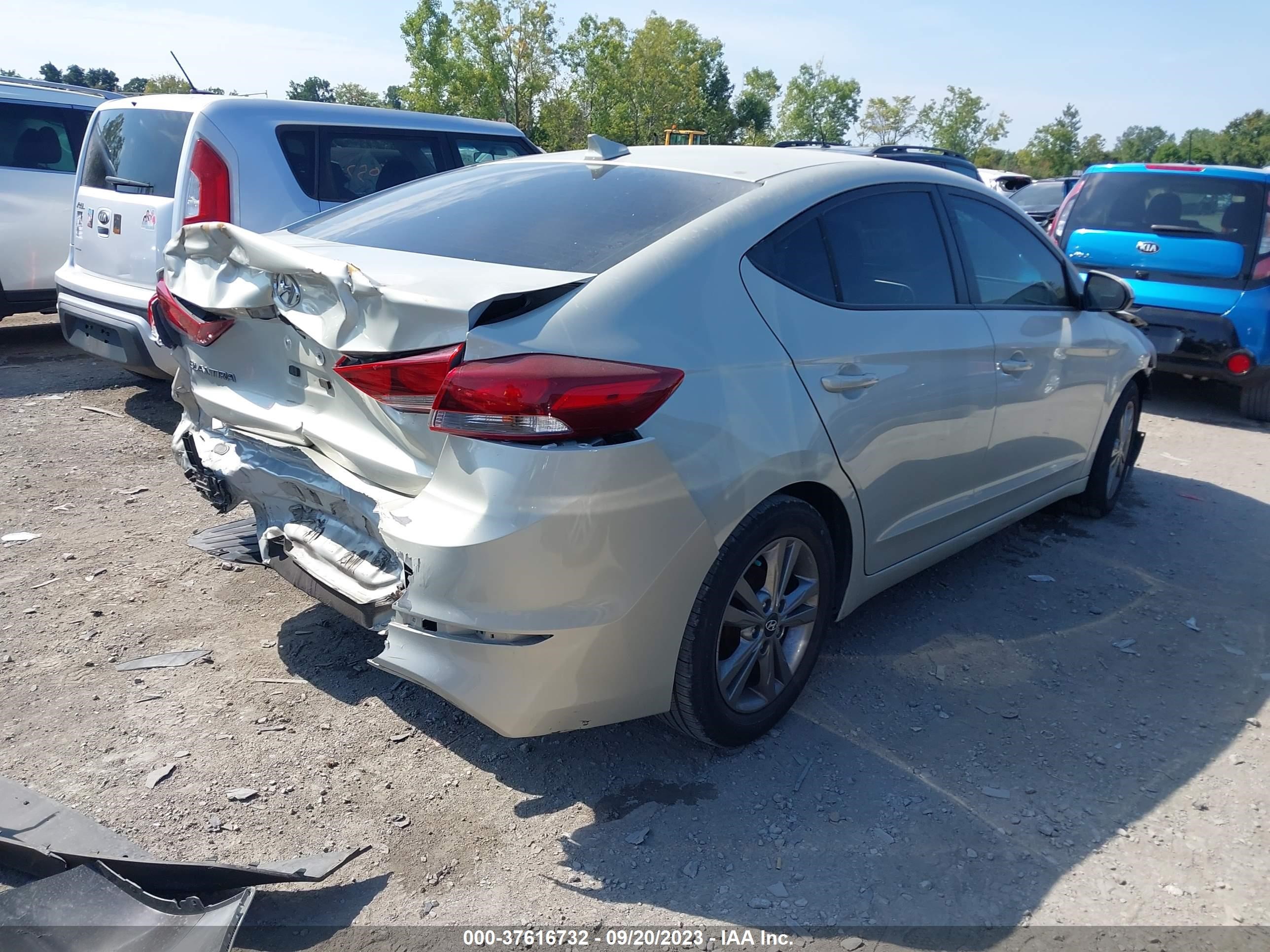 Photo 3 VIN: KMHD84LF4HU074443 - HYUNDAI ELANTRA 