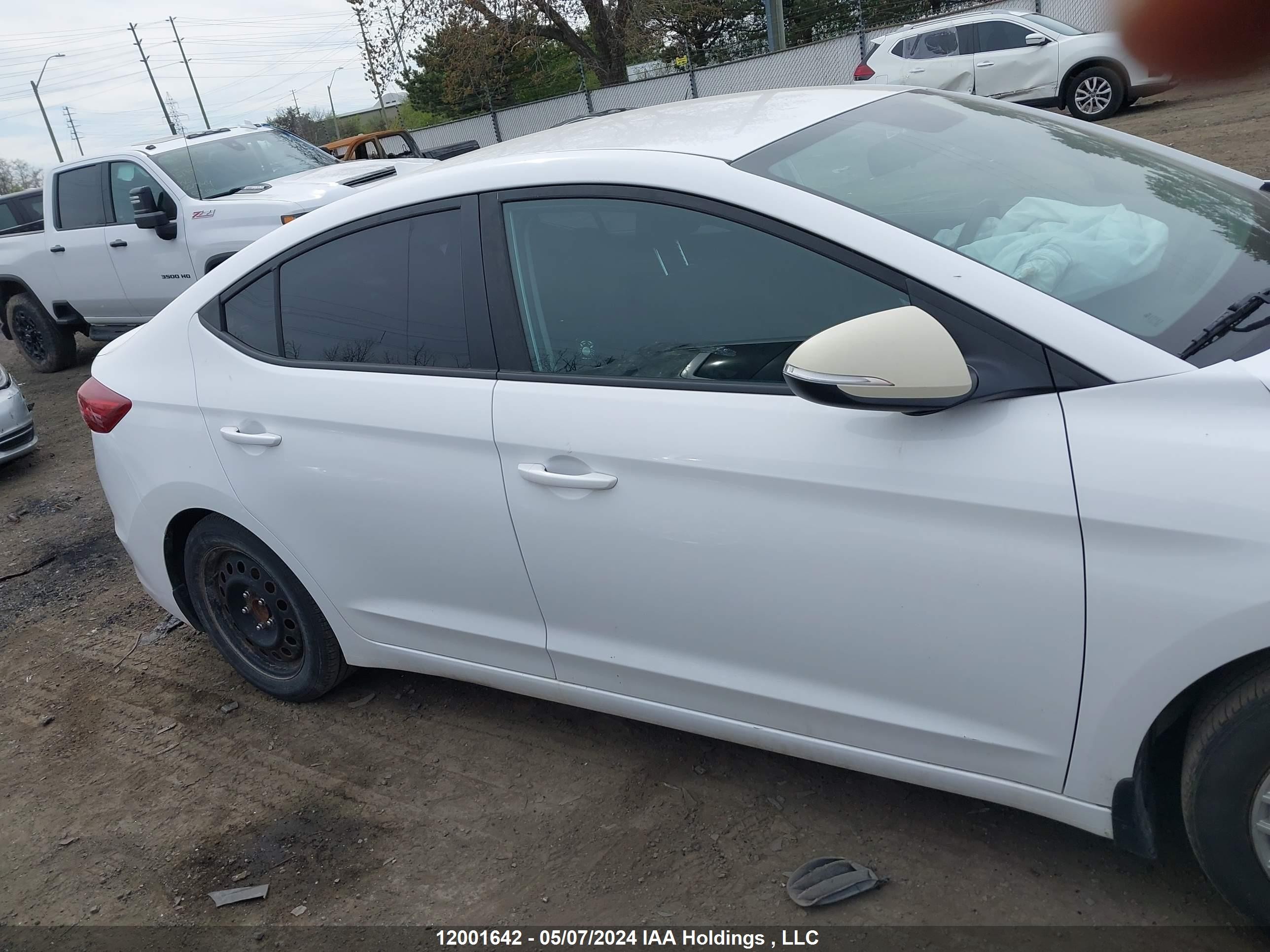 Photo 13 VIN: KMHD84LF4HU093543 - HYUNDAI ELANTRA 