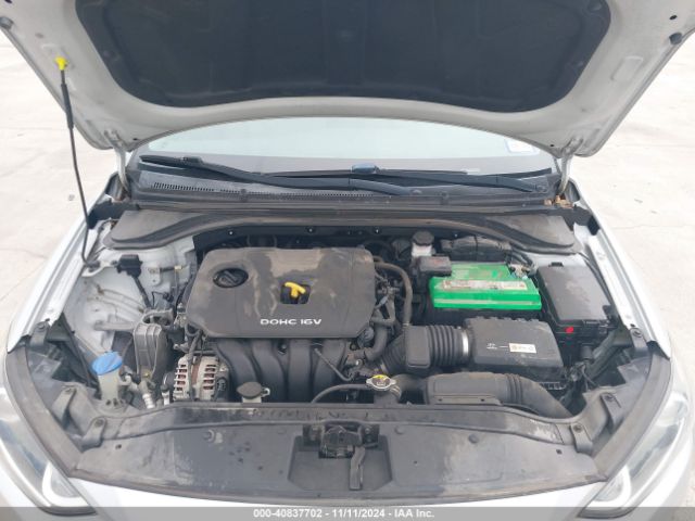 Photo 9 VIN: KMHD84LF4HU245952 - HYUNDAI ELANTRA 