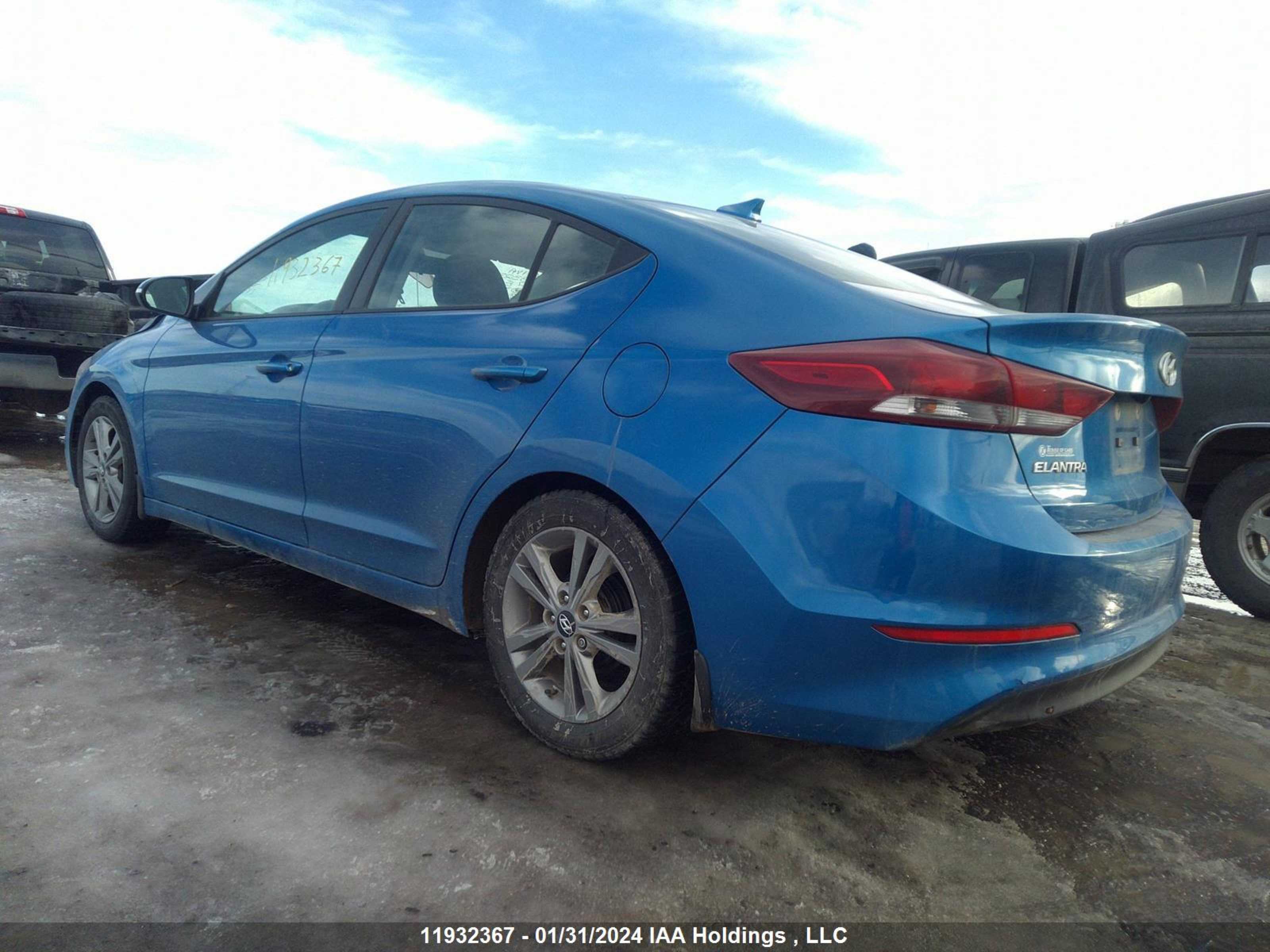 Photo 2 VIN: KMHD84LF4HU327549 - HYUNDAI ELANTRA 