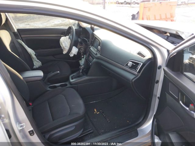 Photo 4 VIN: KMHD84LF4JU449379 - HYUNDAI ELANTRA 