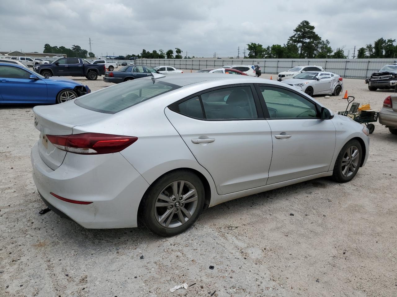 Photo 2 VIN: KMHD84LF4JU703866 - HYUNDAI ELANTRA 