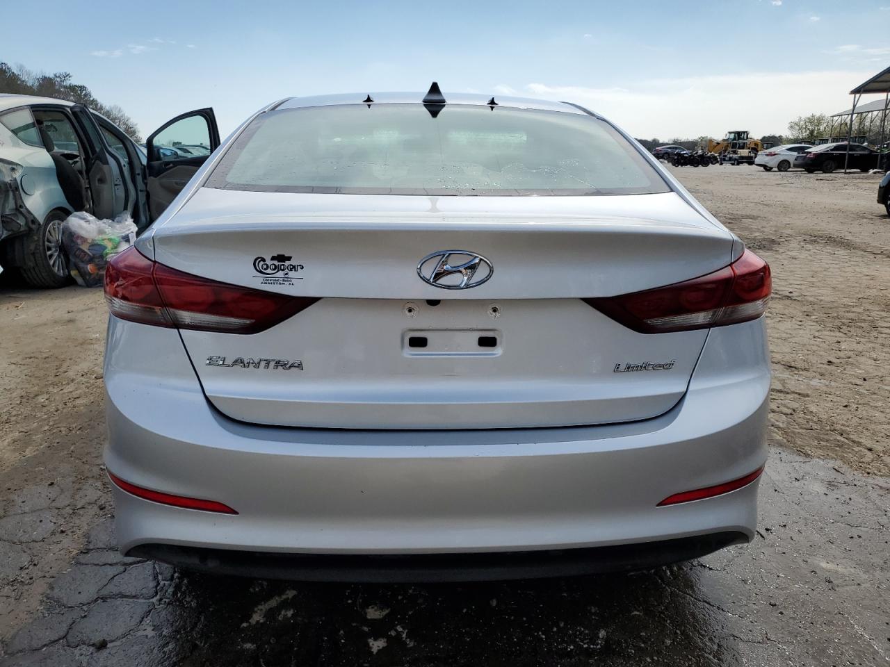 Photo 5 VIN: KMHD84LF4JU728301 - HYUNDAI ELANTRA 