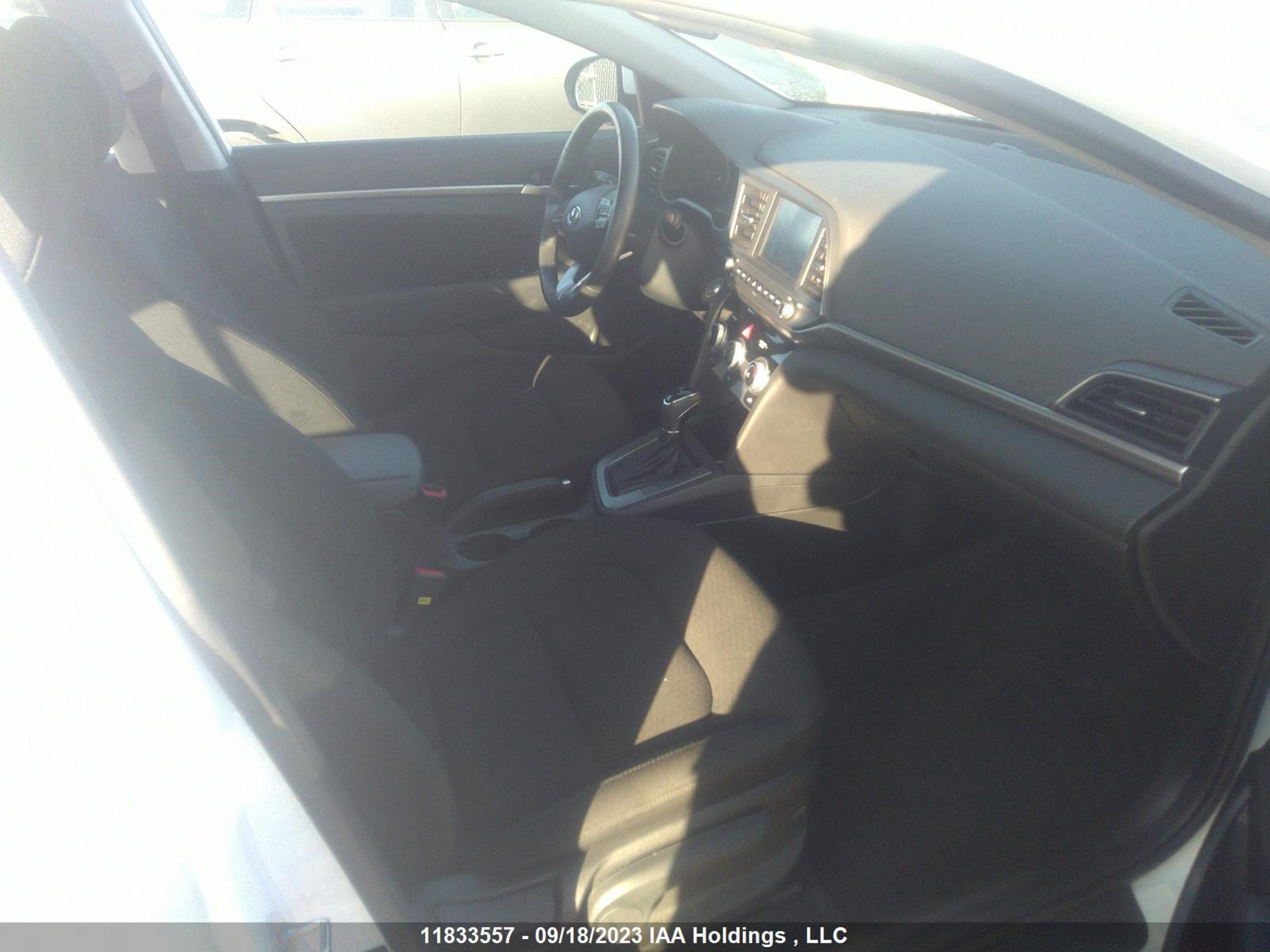 Photo 4 VIN: KMHD84LF4LU108020 - HYUNDAI ELANTRA 