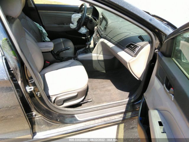 Photo 4 VIN: KMHD84LF5HU118627 - HYUNDAI ELANTRA 