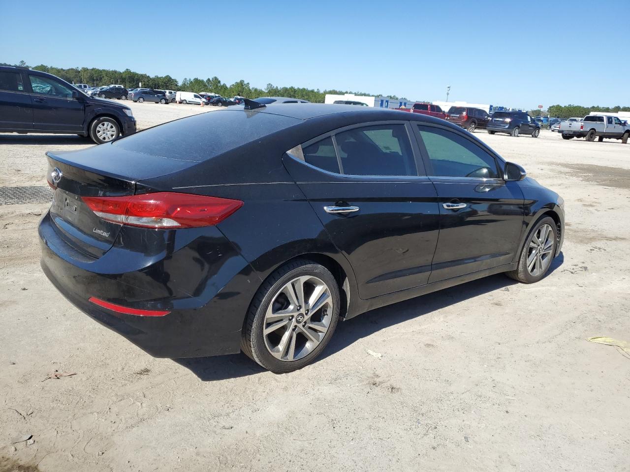 Photo 2 VIN: KMHD84LF5HU176365 - HYUNDAI ELANTRA 