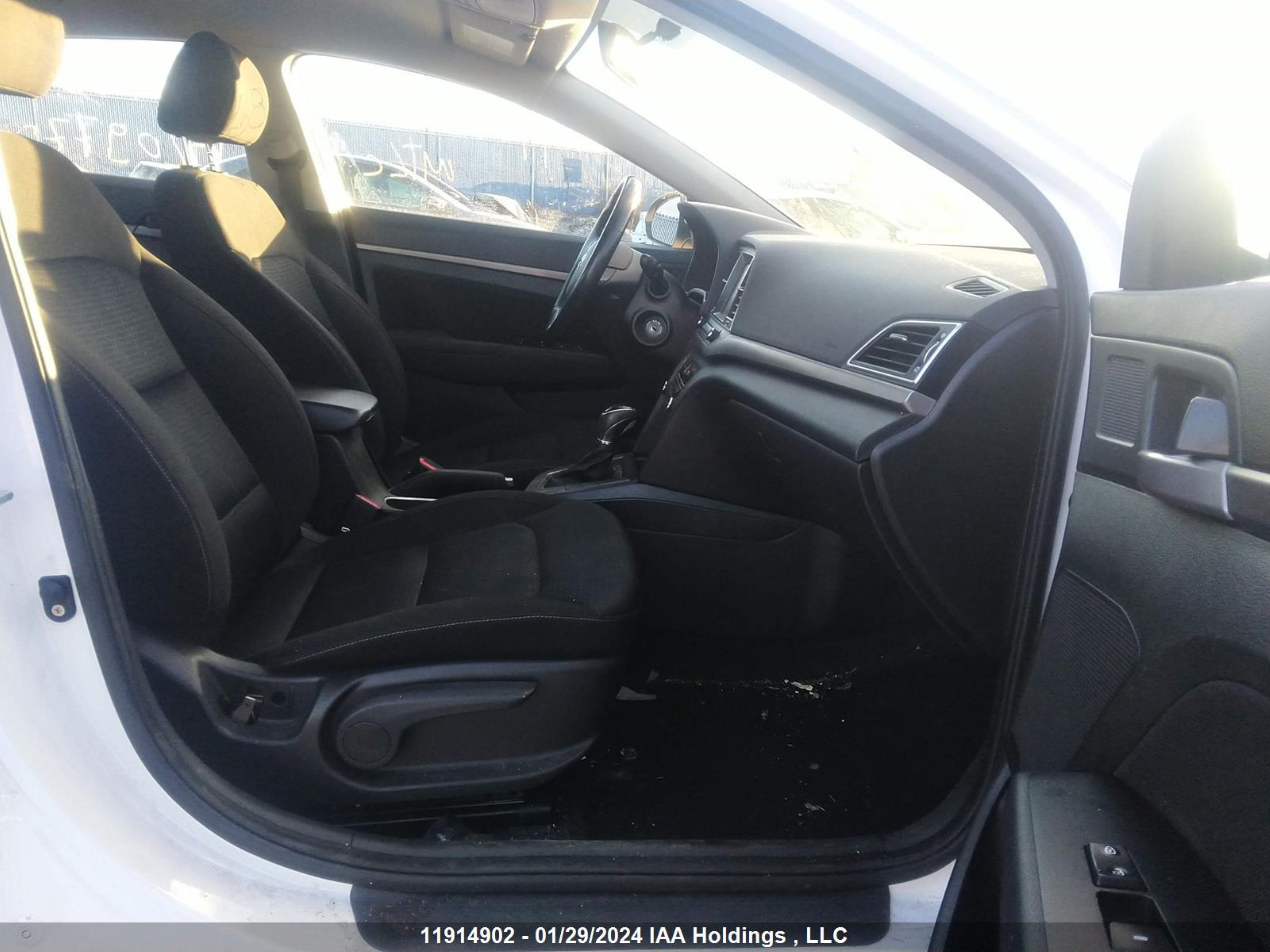 Photo 4 VIN: KMHD84LF5HU209770 - HYUNDAI ELANTRA 