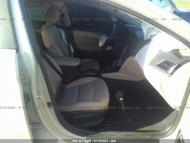 Photo 4 VIN: KMHD84LF5HU211549 - HYUNDAI ELANTRA 