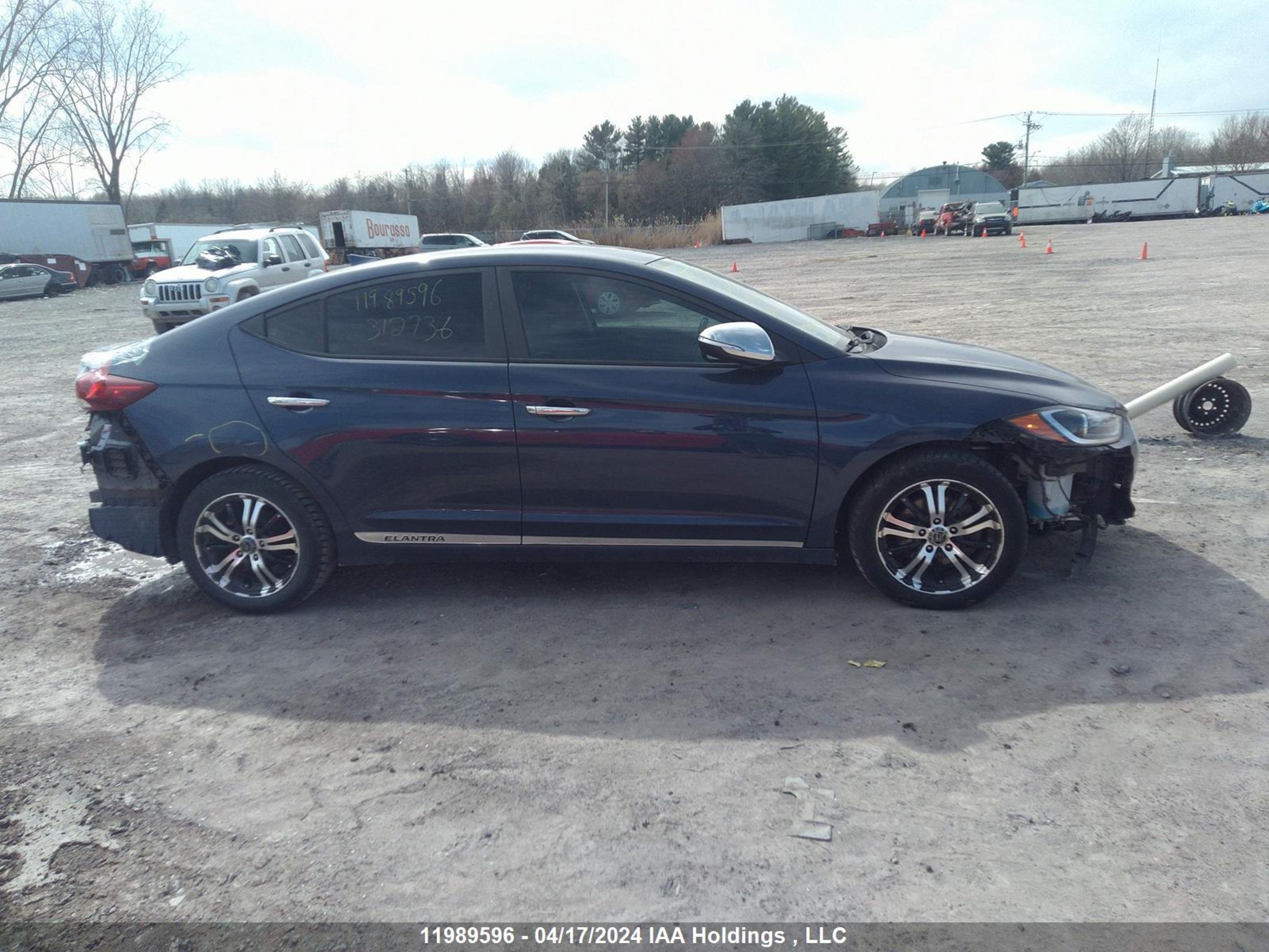 Photo 12 VIN: KMHD84LF5HU312736 - HYUNDAI ELANTRA 