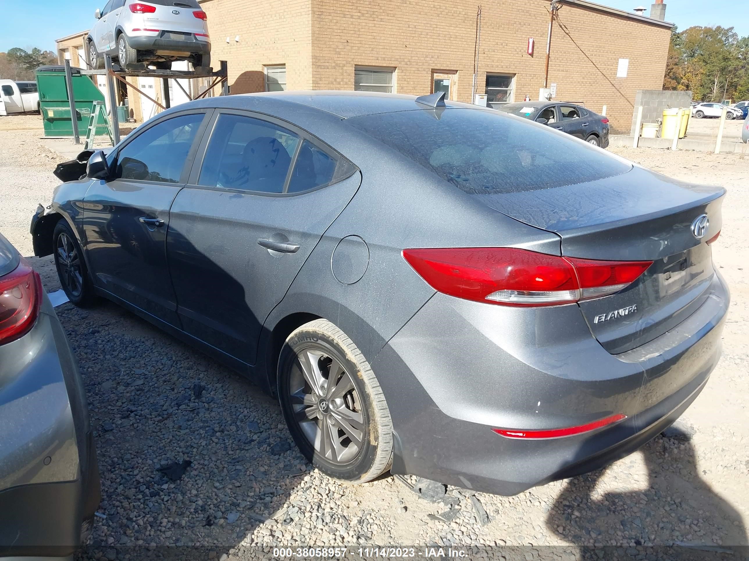 Photo 2 VIN: KMHD84LF5JU471519 - HYUNDAI ELANTRA 