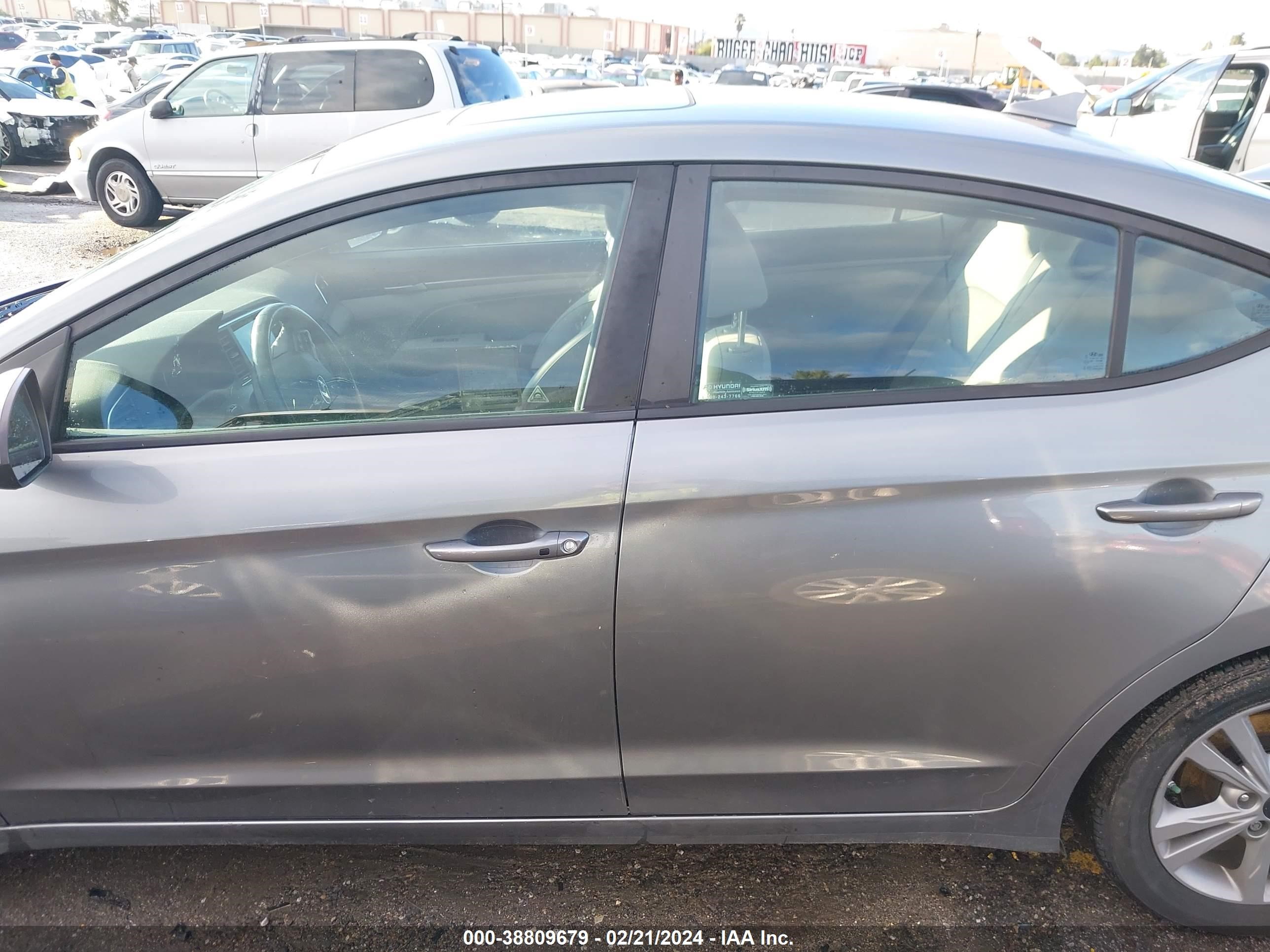 Photo 14 VIN: KMHD84LF5JU473674 - HYUNDAI ELANTRA 