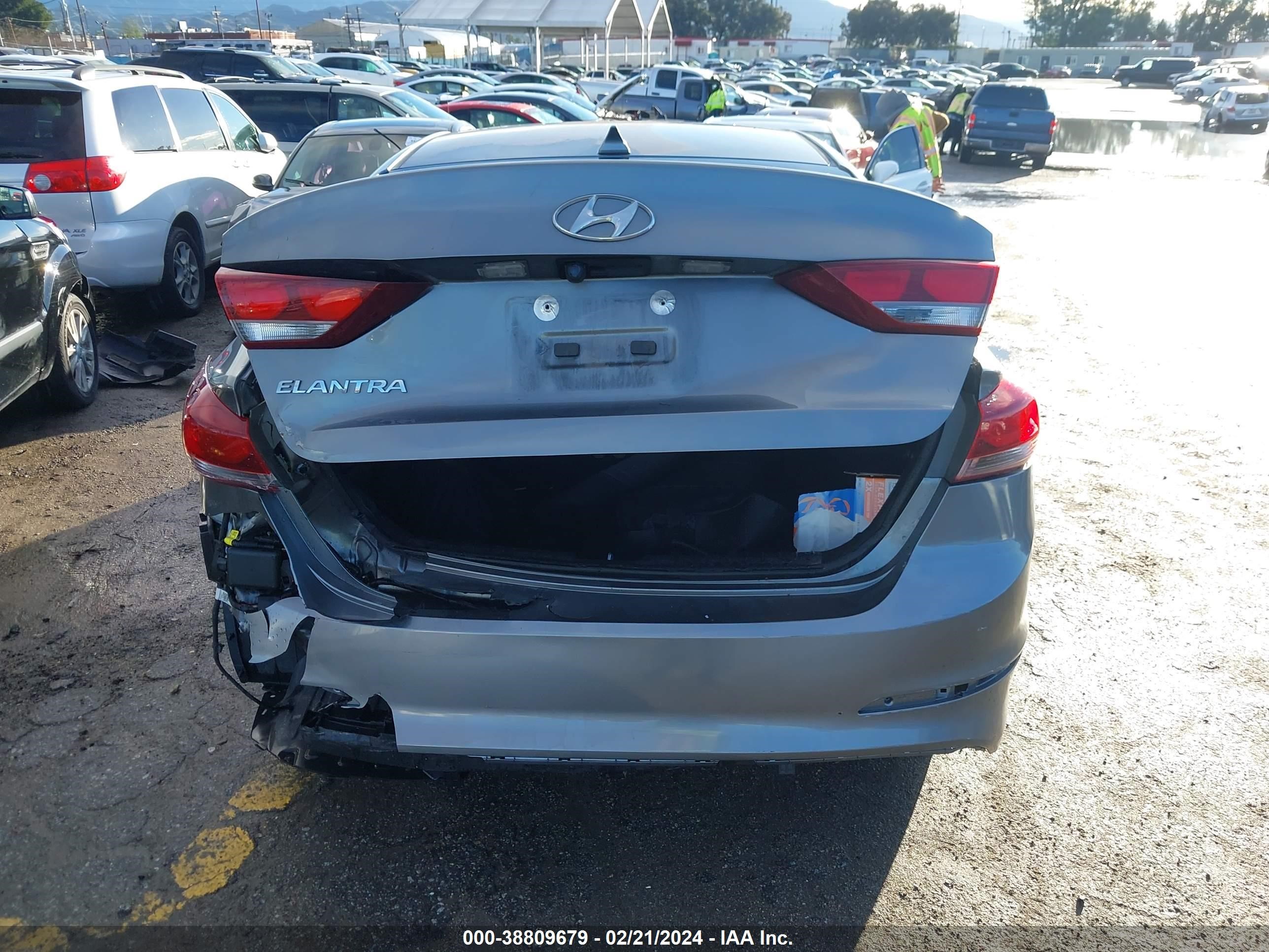 Photo 16 VIN: KMHD84LF5JU473674 - HYUNDAI ELANTRA 