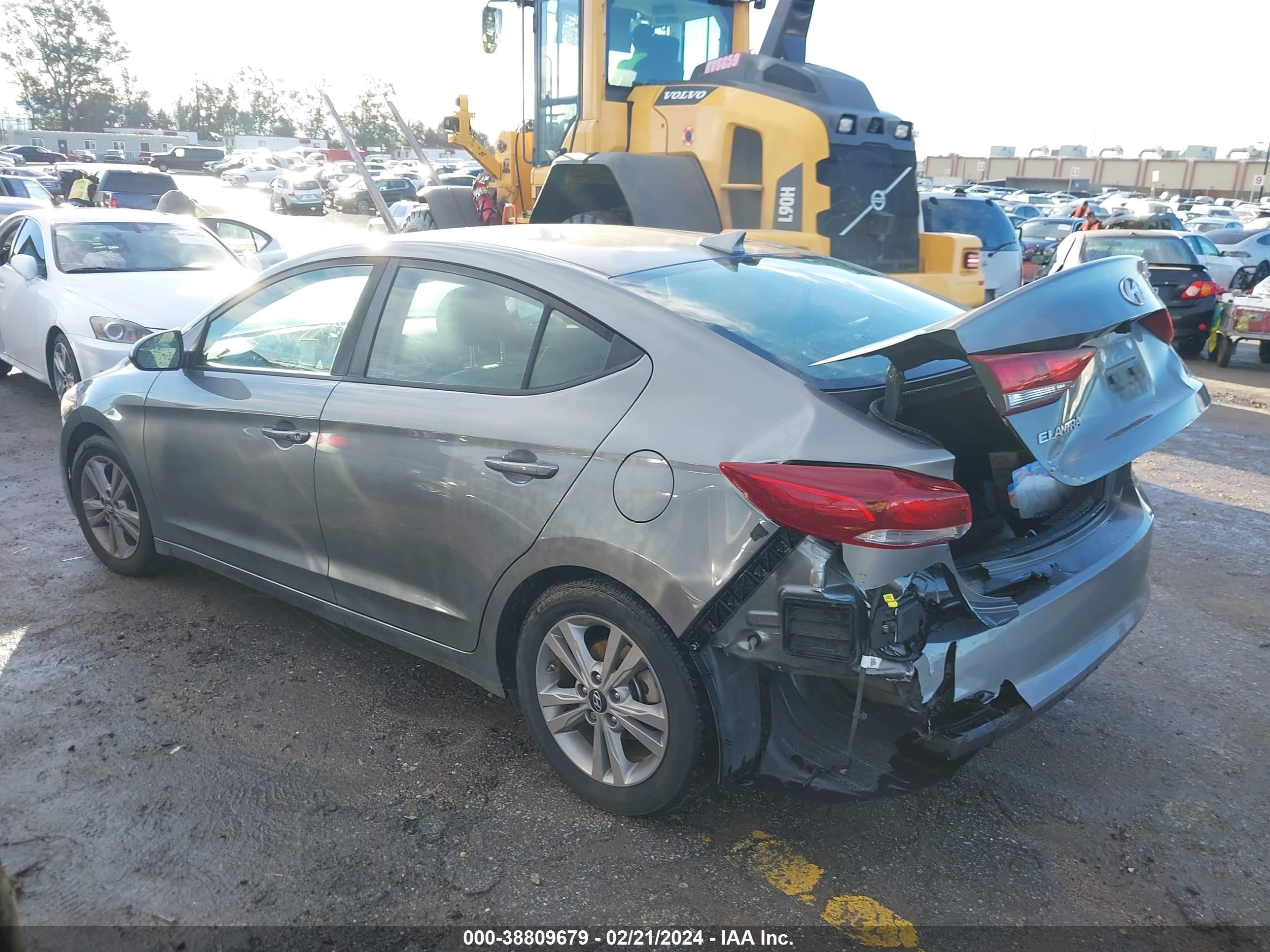 Photo 2 VIN: KMHD84LF5JU473674 - HYUNDAI ELANTRA 