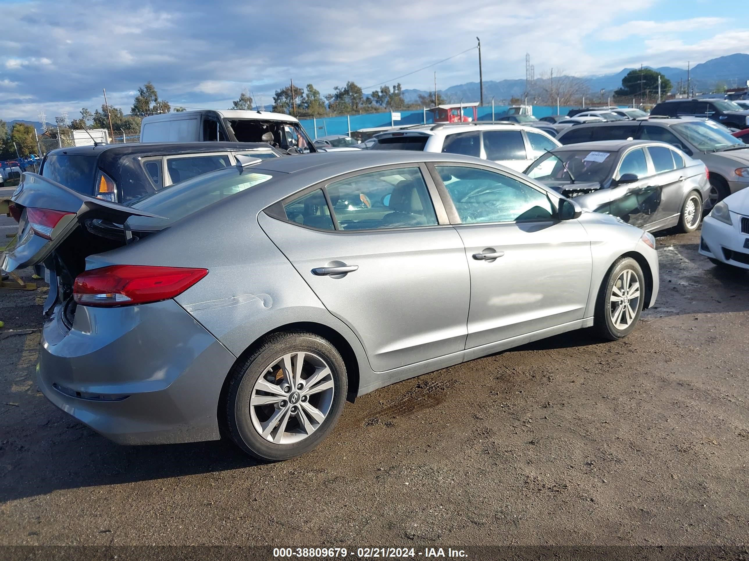 Photo 3 VIN: KMHD84LF5JU473674 - HYUNDAI ELANTRA 