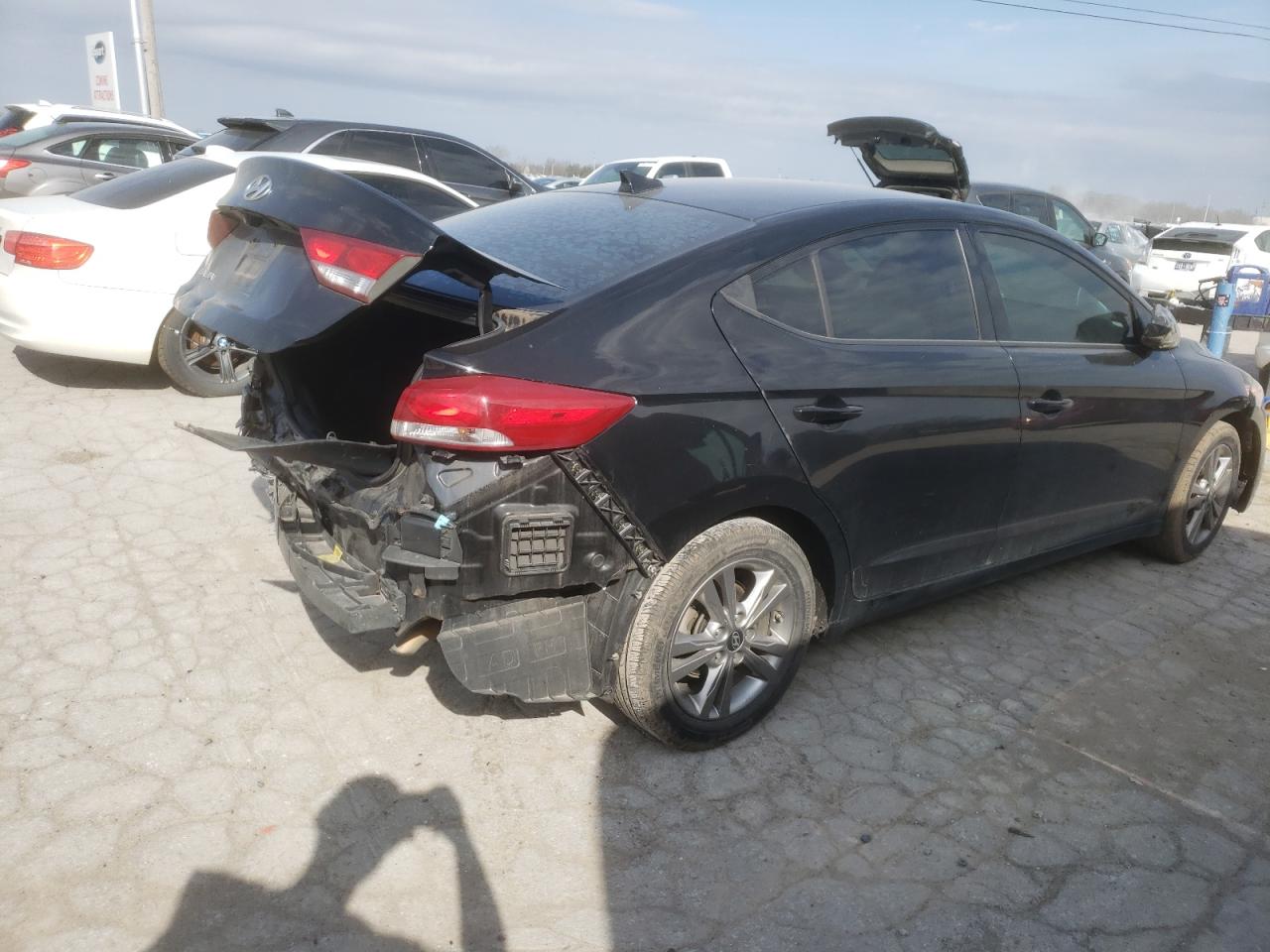 Photo 2 VIN: KMHD84LF5JU562855 - HYUNDAI ELANTRA 