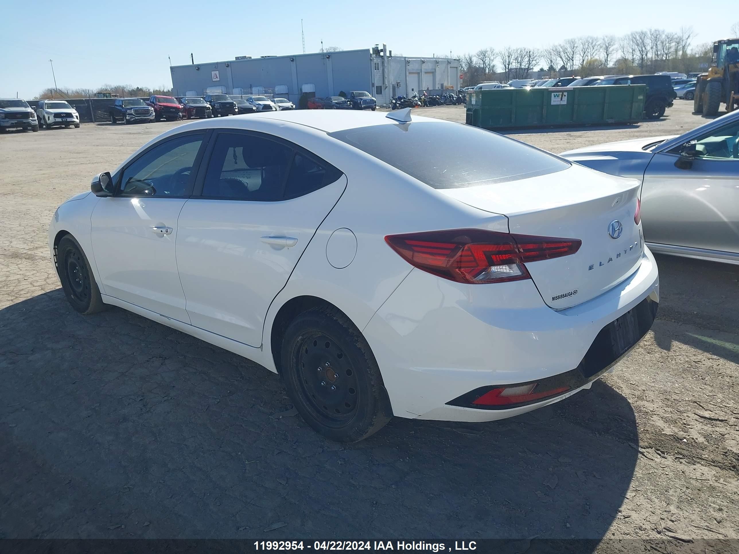 Photo 2 VIN: KMHD84LF5KU839814 - HYUNDAI ELANTRA 