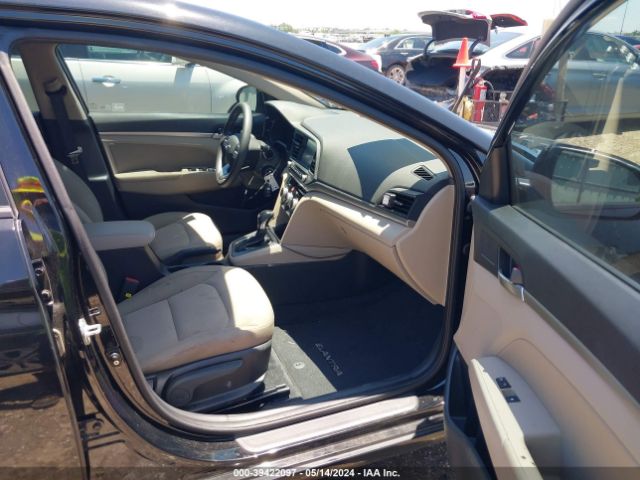 Photo 4 VIN: KMHD84LF5KU854751 - HYUNDAI ELANTRA 