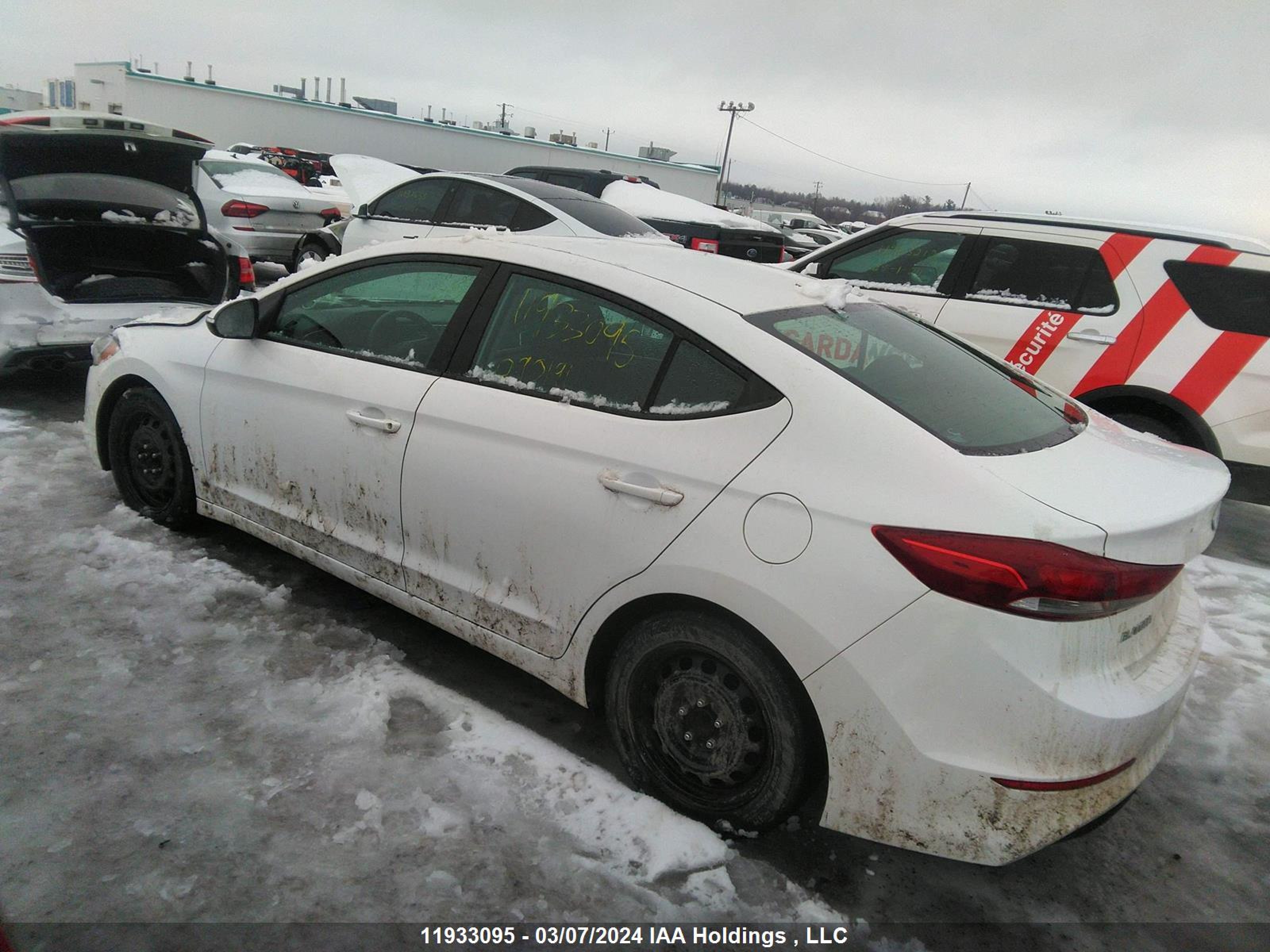 Photo 2 VIN: KMHD84LF6HU090191 - HYUNDAI ELANTRA 